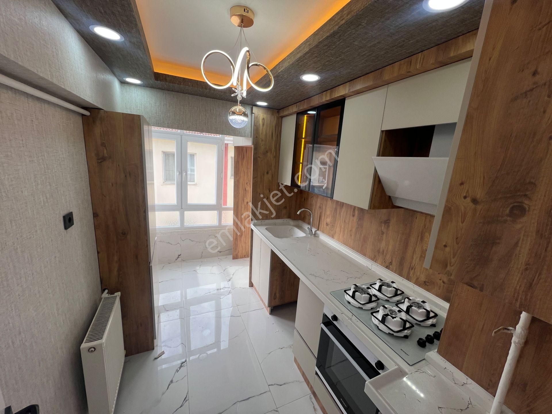 Sincan İstasyon Mah Ön Cephe Salon Bagımsız Yapılı Satılık Daire