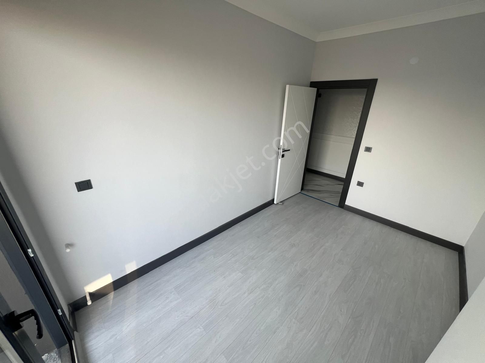 Akçay Aras Emlaktan Altınkumda Sıfır 1+1 Daire - Görsel 15