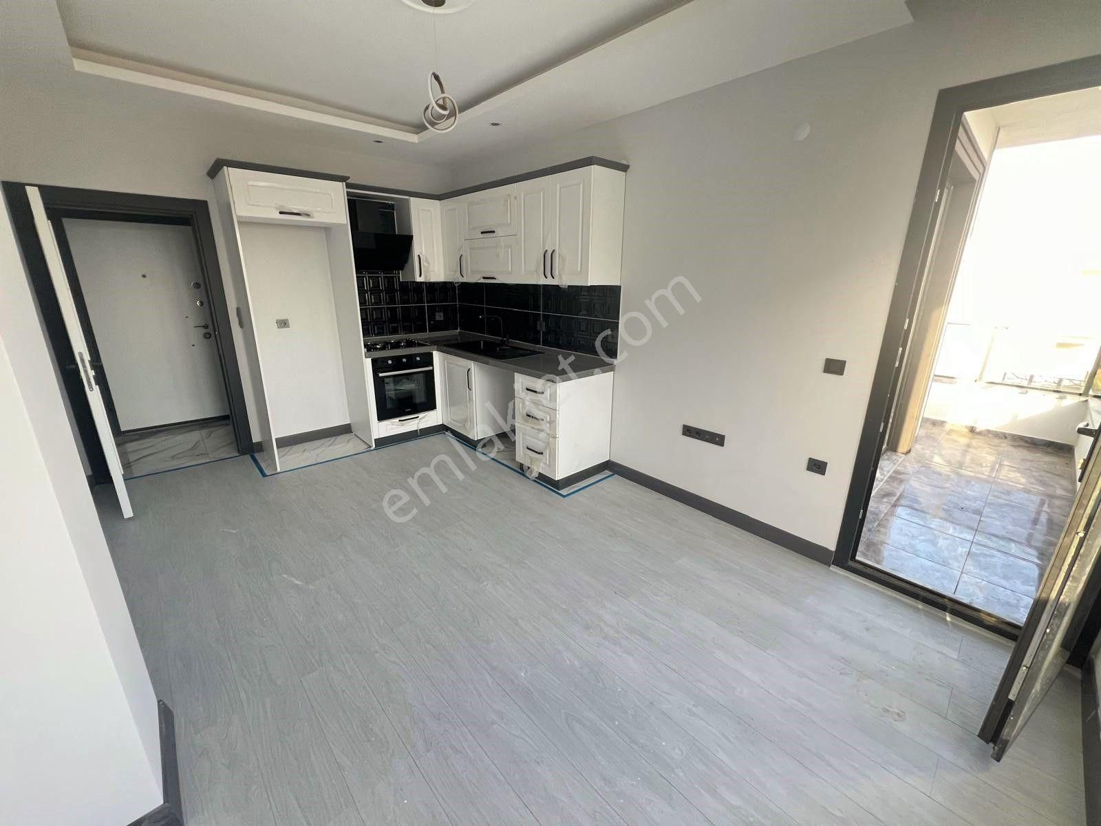 Akçay Aras Emlaktan Altınkumda Sıfır 1+1 Daire