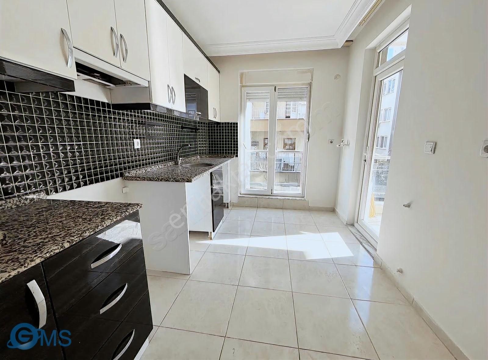 Üniversite'ye Yakın Asansörlü Ayrı Mutfaklı Kiralık 2+1 - Görsel 3