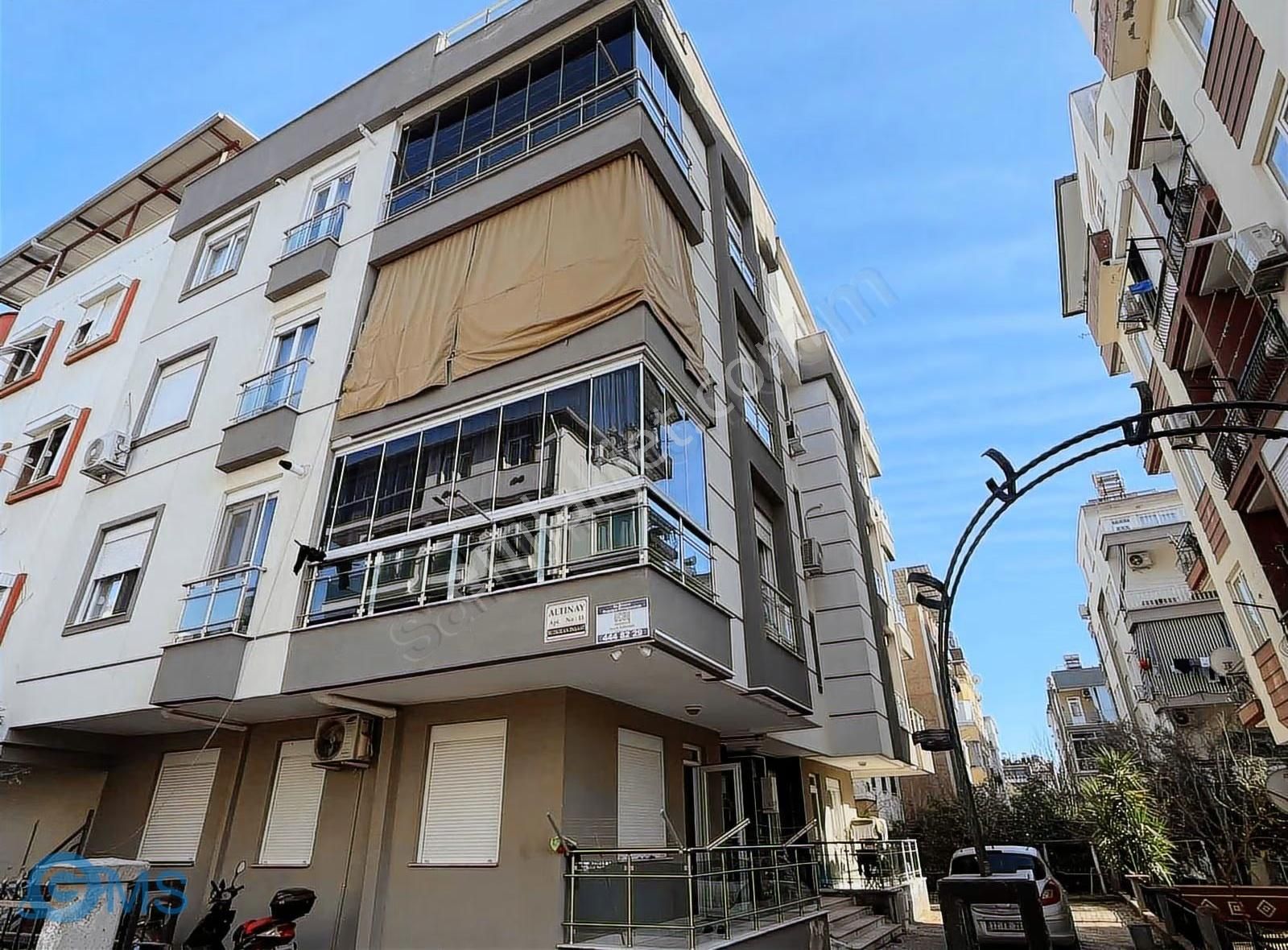 Üniversite'ye Yakın Asansörlü Ayrı Mutfaklı Kiralık 2+1