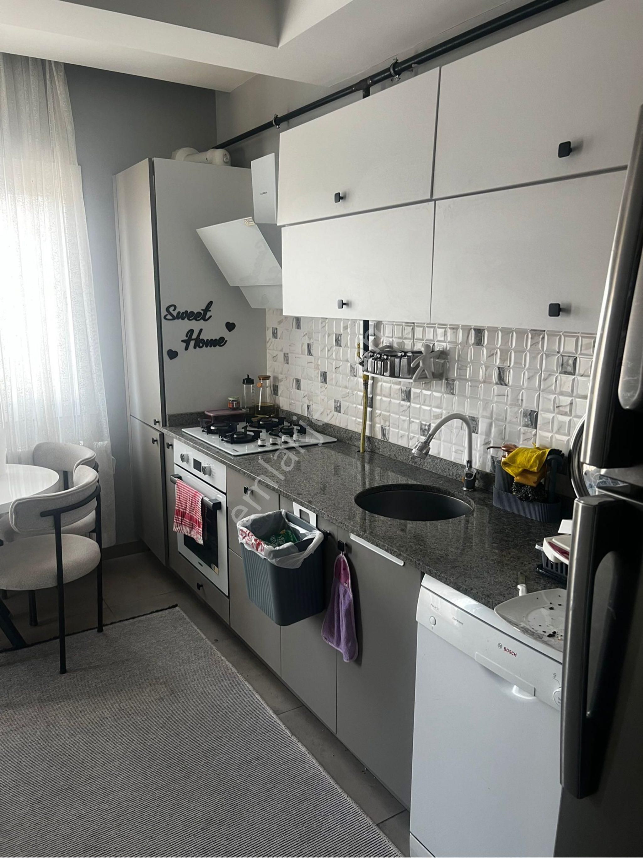 Mithatpaşa’da Kıyı Boyunda Elit Yaşam! 7/24 Güvenlikli Sitede 3+1 Satılık Daire - Görsel 2