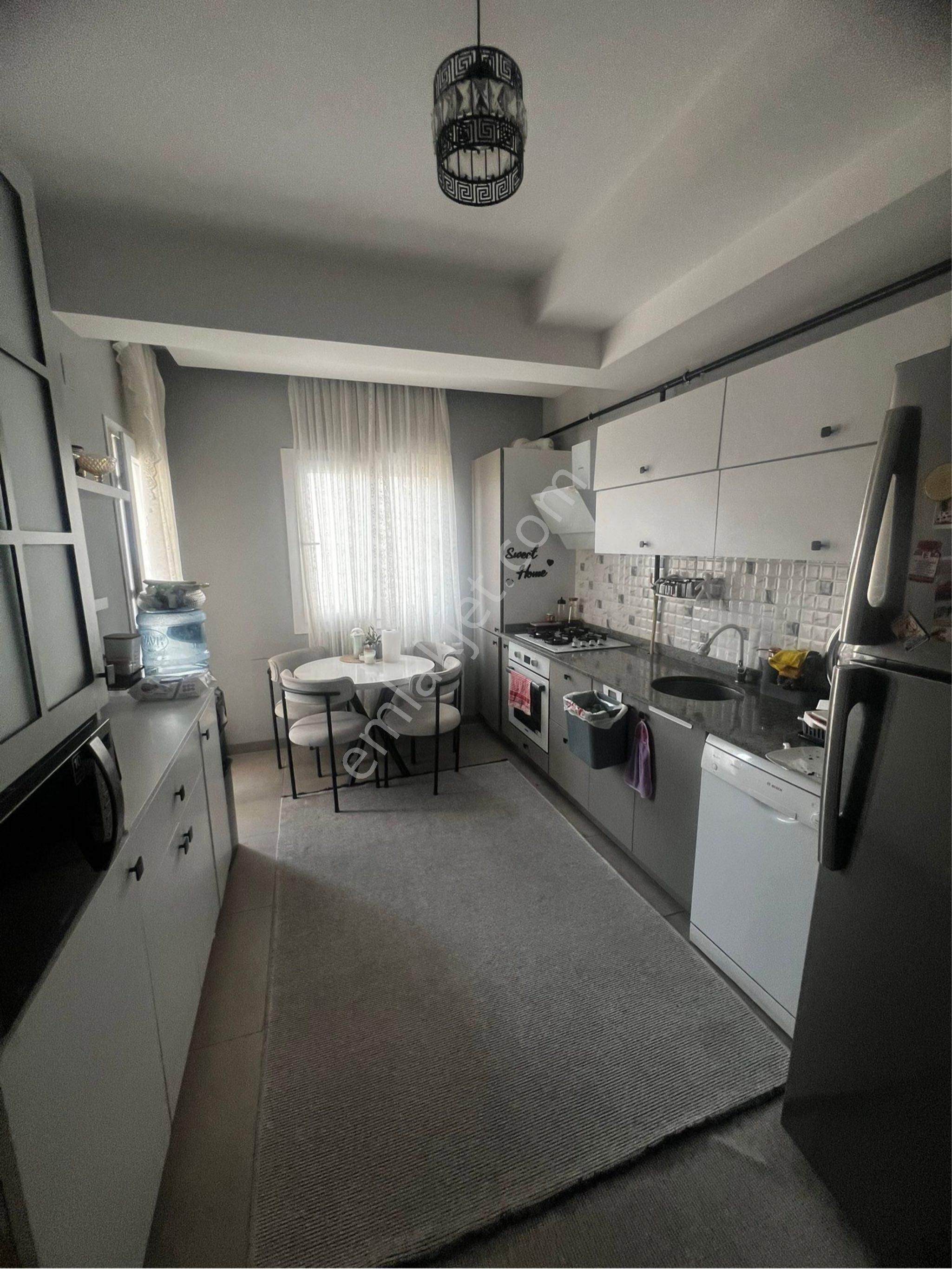 Mithatpaşa’da Kıyı Boyunda Elit Yaşam! 7/24 Güvenlikli Sitede 3+1 Satılık Daire