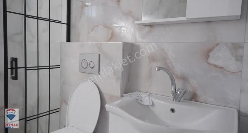 Remax Parla'dan Tramvaya 500 Mt Yerden Isıtmalı Lüks 1+1 - Görsel 23