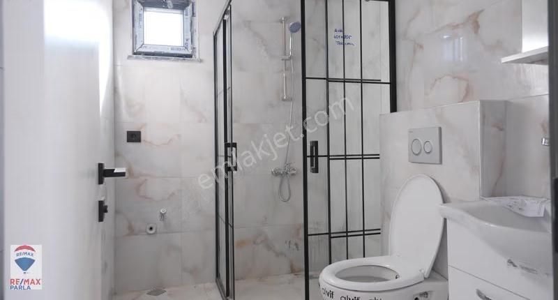 Remax Parla'dan Tramvaya 500 Mt Yerden Isıtmalı Lüks 1+1 - Görsel 25