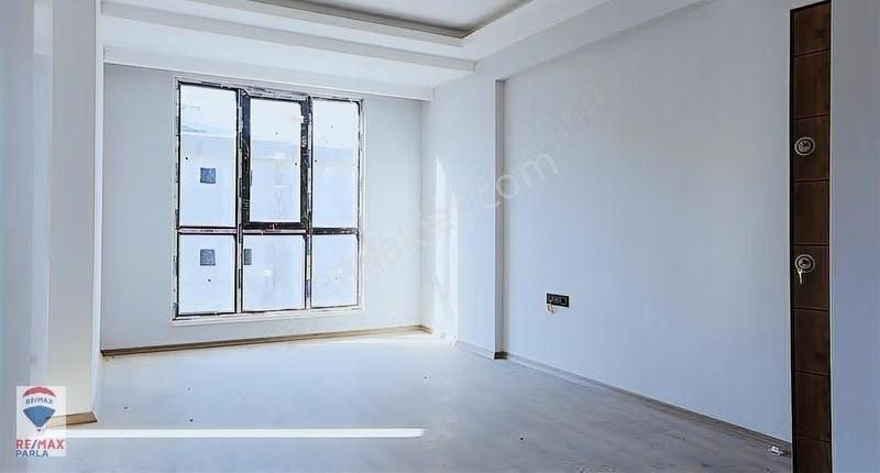 Remax Parla'dan Tramvaya 500 Mt Yerden Isıtmalı Lüks 1+1 - Görsel 19