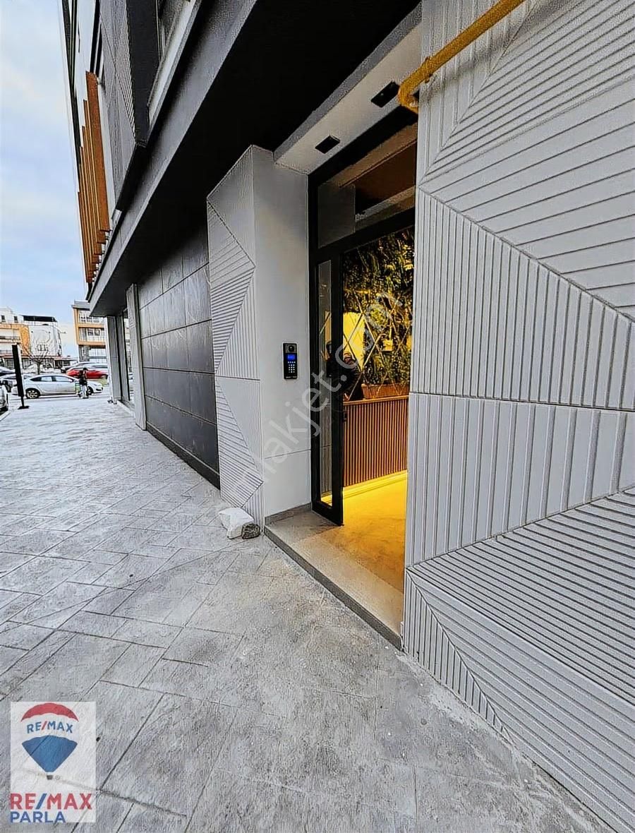 Remax / Can Baydır / Atatürk Blv. Cephe Satılık Daire & Ofis - Görsel 7