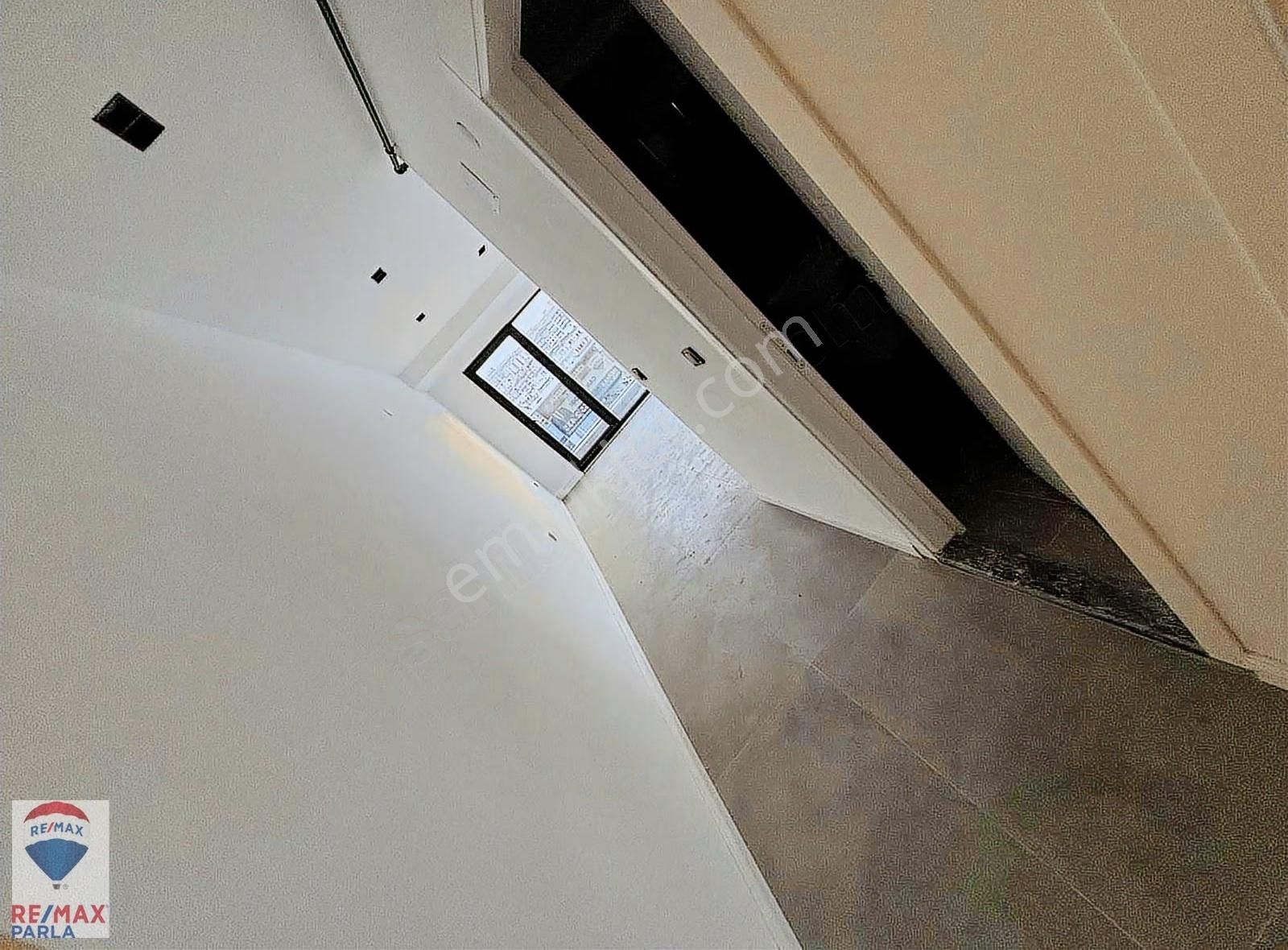 Remax / Can Baydır / Atatürk Blv. Cephe Satılık Daire & Ofis - Görsel 14