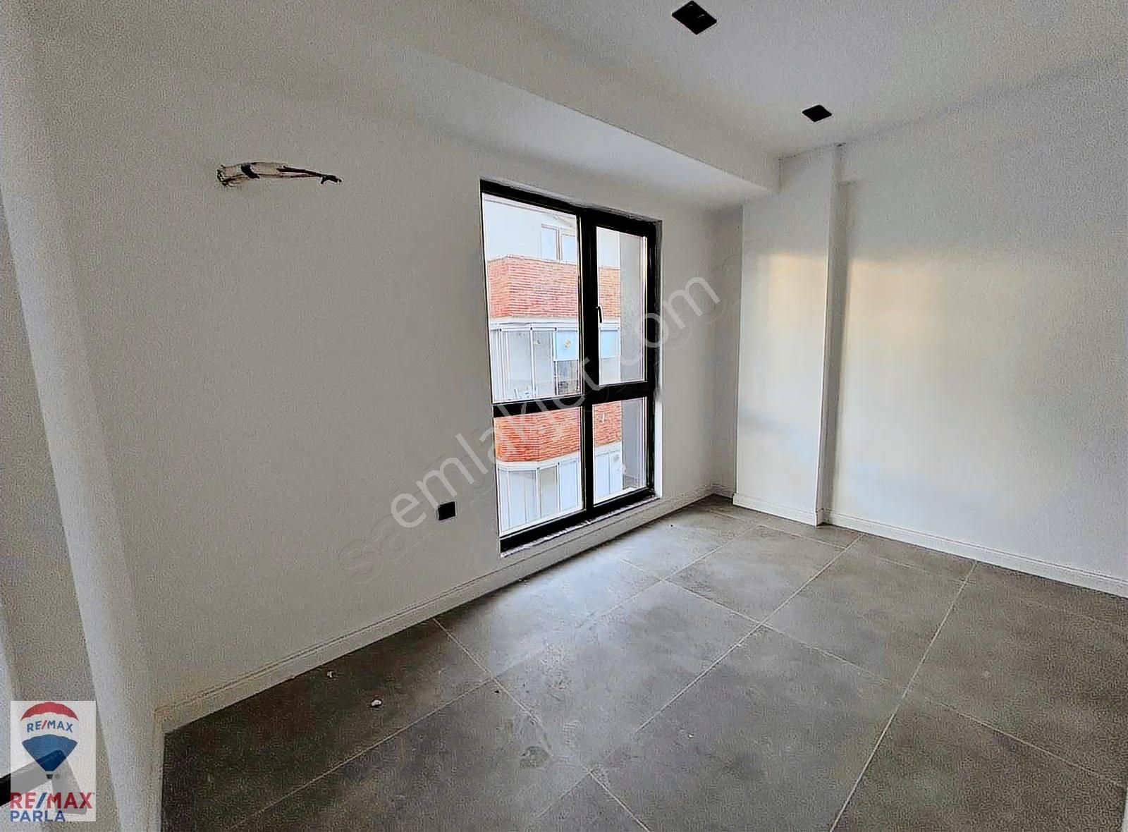 Remax / Can Baydır / Atatürk Blv. Cephe Satılık Daire & Ofis - Görsel 9