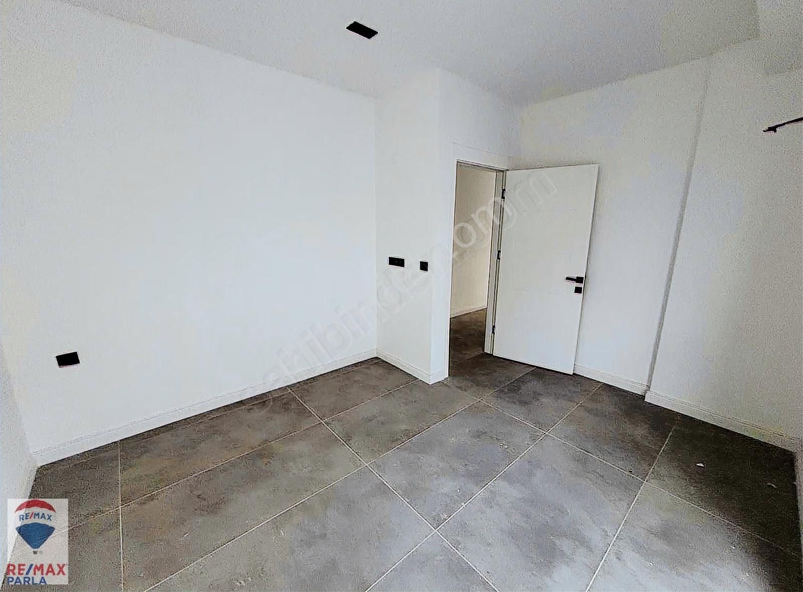 Remax / Can Baydır / Atatürk Blv. Cephe Satılık Daire & Ofis - Görsel 13