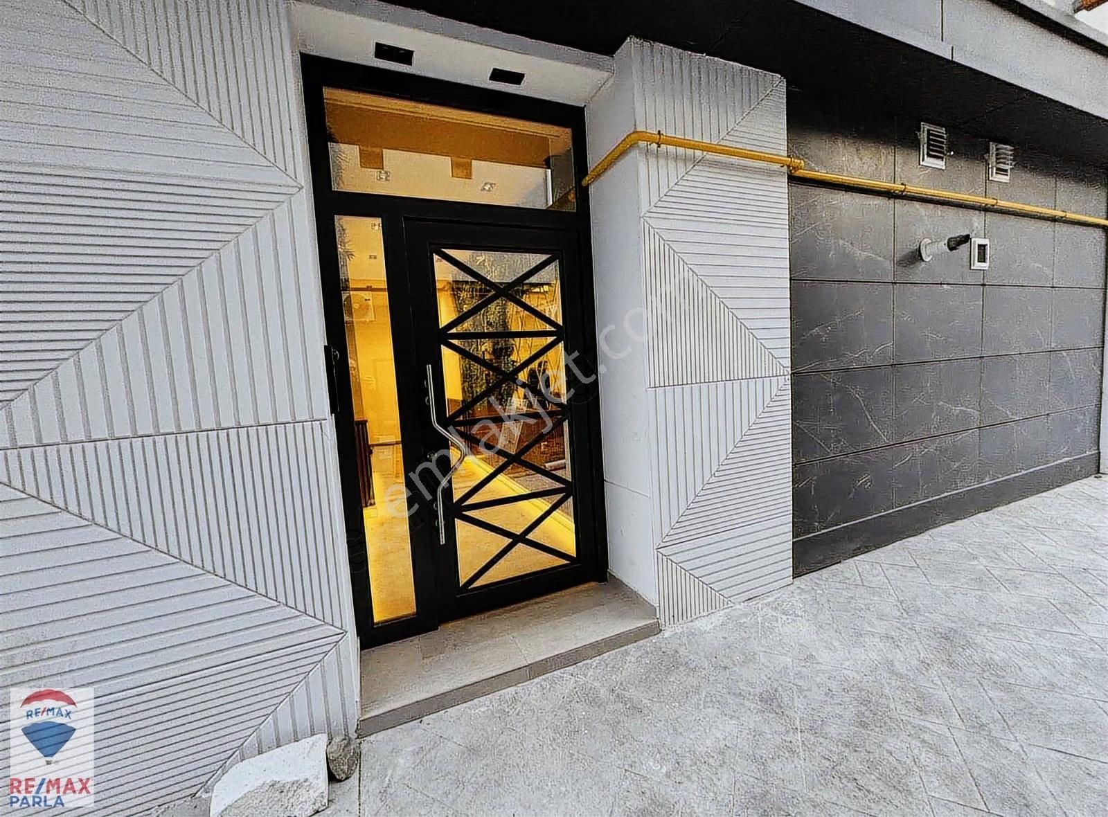 Remax / Can Baydır / Atatürk Blv. Cephe Satılık Daire & Ofis - Görsel 3