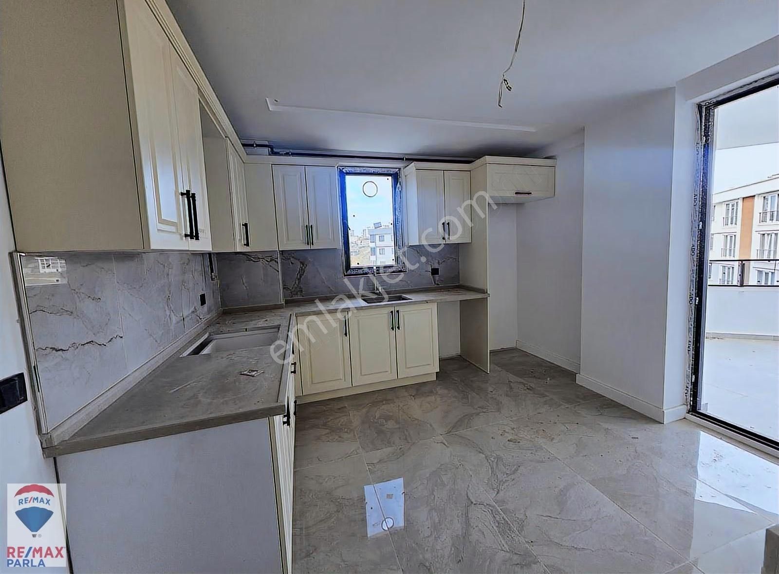 Beypınar'da, Gözde Mevkiide Ted Kolejine Yakın Lüks 3+1 Daire - Görsel 15