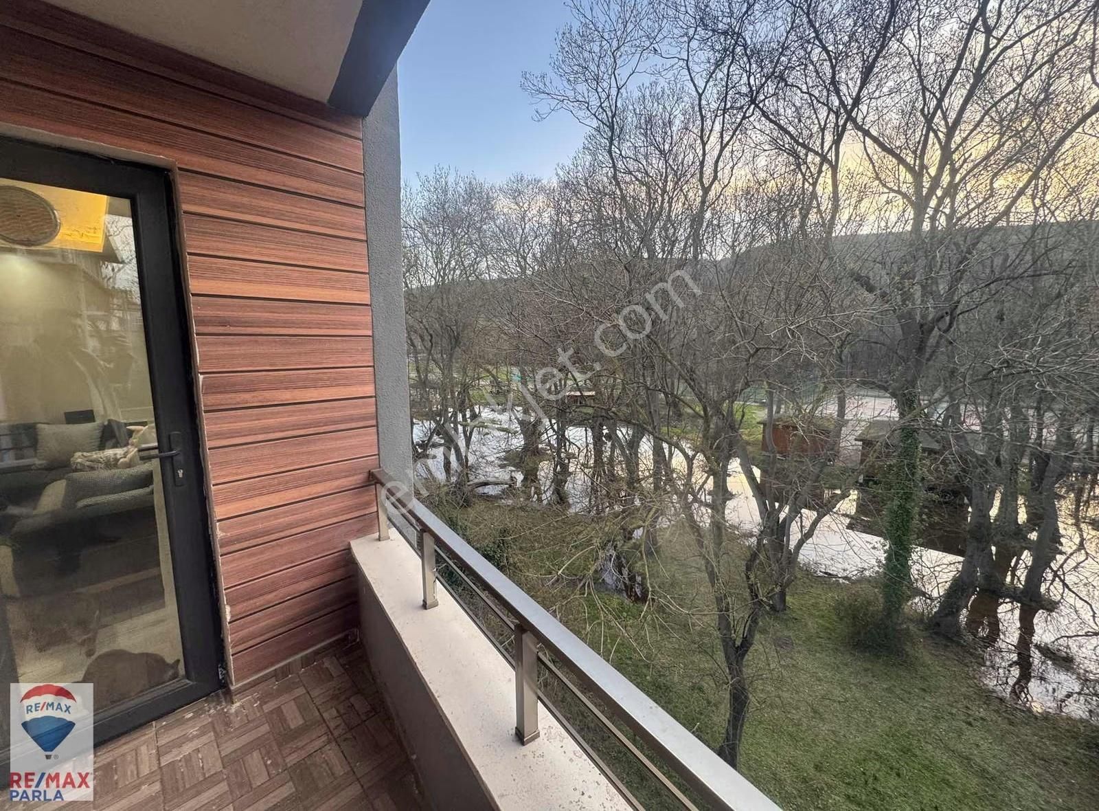 Ana Yola Cephe Orman Manzaralı Satılık 1+1 Daire