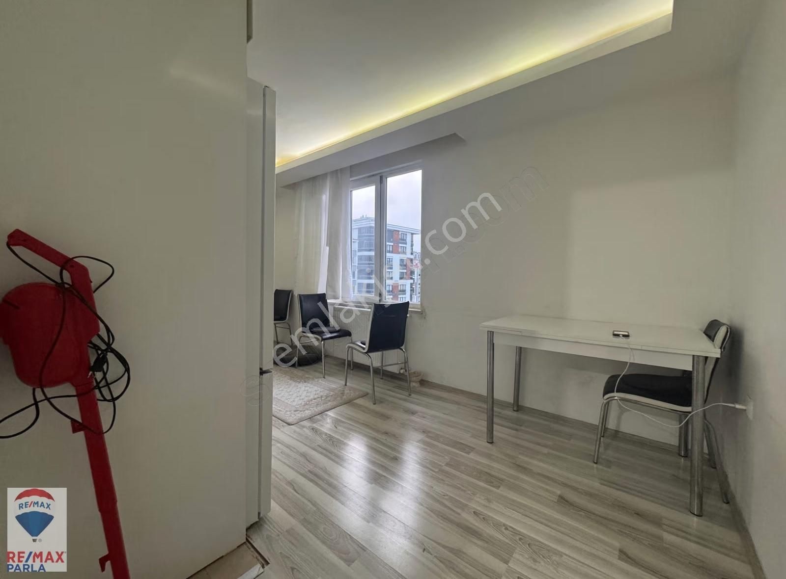 Yenimahalle Anayol Üstünde Şehrin En Geniş 1+1'i / Remax Gökhan - Görsel 10