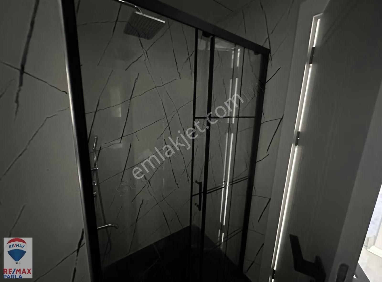 Remax Murat Kocaoğlu Körfez Ana Yolda Sahile 2 Dk Mesafede 1+1 - Görsel 12