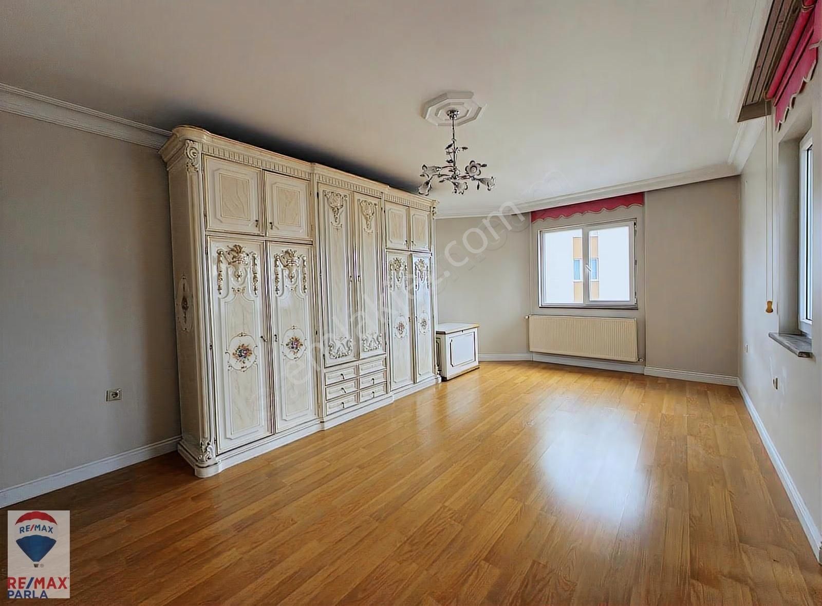 Şehrin Merkezinde Geniş, Ferah Ve Kullanışlı 4+1 Daire! - Görsel 4