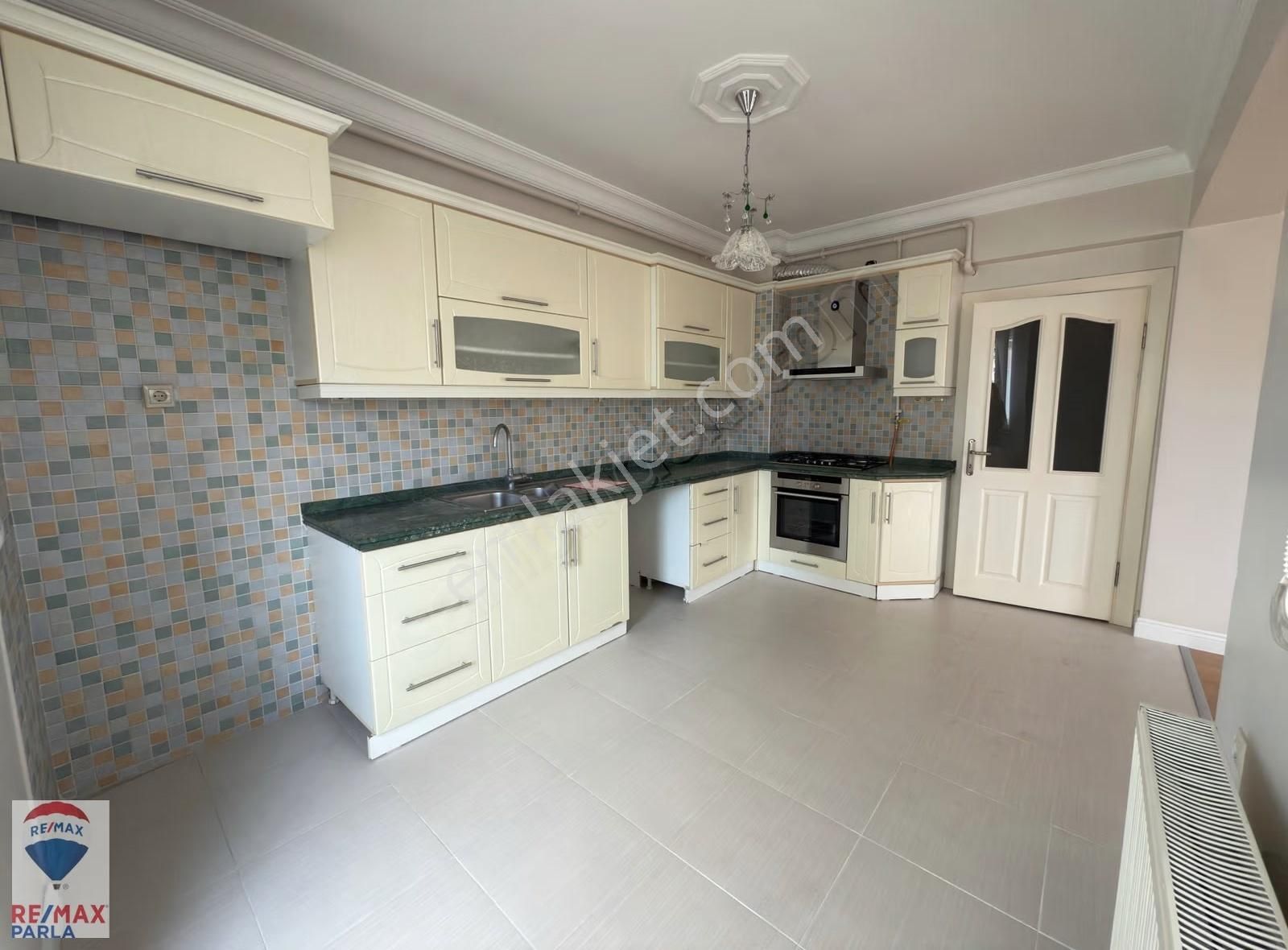 Şehrin Merkezinde Geniş, Ferah Ve Kullanışlı 4+1 Daire! - Görsel 5