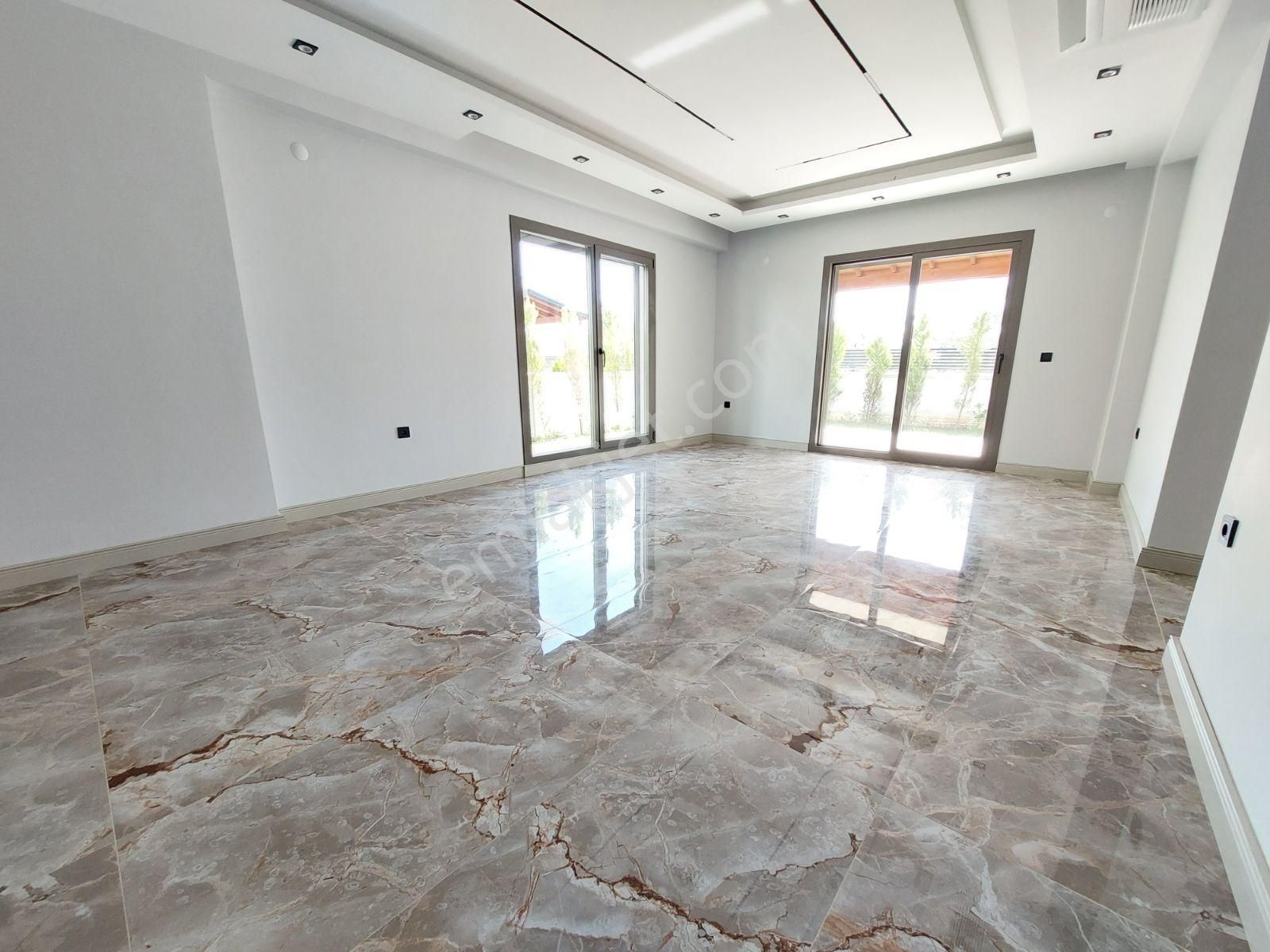 Güre'de, Alaçatı Konseptli 4+1 Ultra Lüks Akıllı Villa - Görsel 13