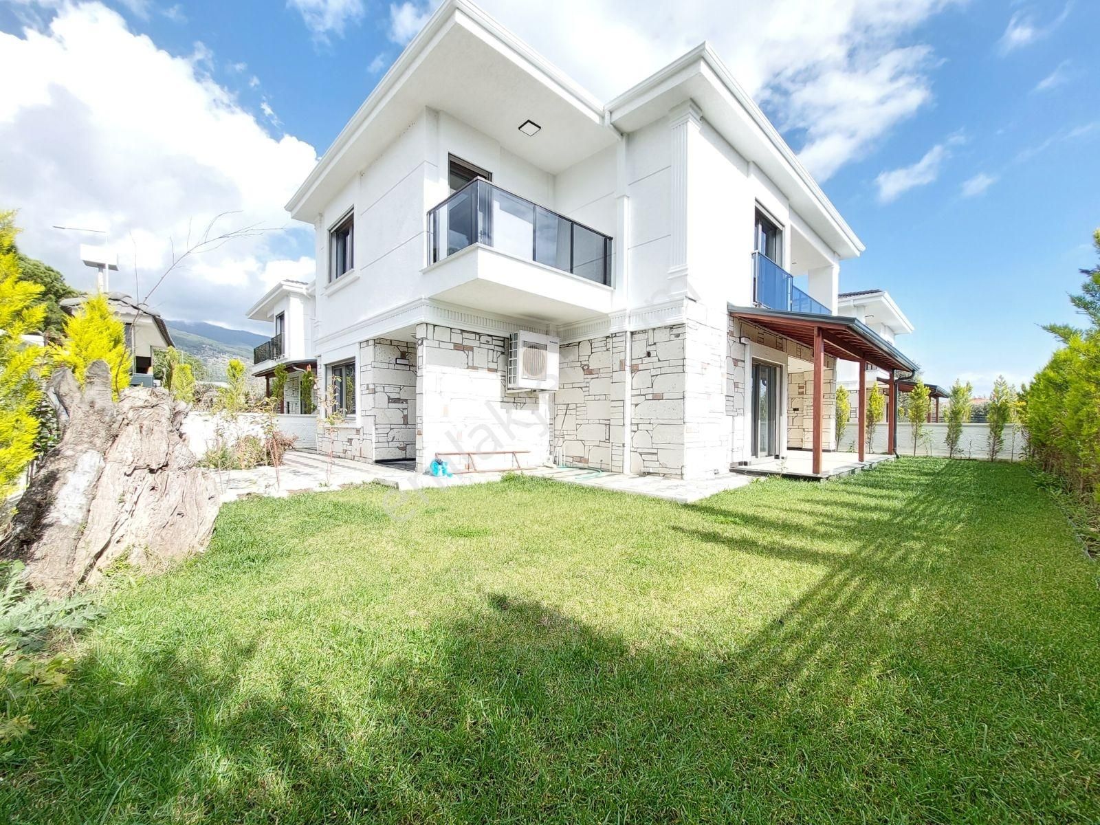 Güre'de, Alaçatı Konseptli 4+1 Ultra Lüks Akıllı Villa