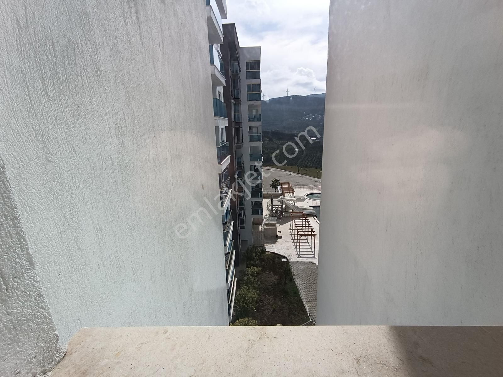 Havuzlu, Eşyalı, Katlamalı Cam Balkonlu, 57 M2 Satılık 1+1 Daire - Görsel 11