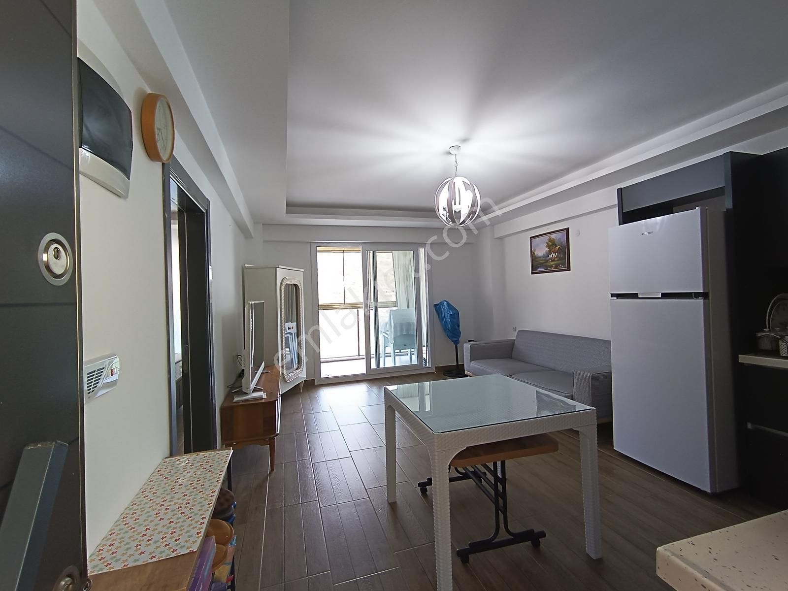 Havuzlu, Eşyalı, Katlamalı Cam Balkonlu, 57 M2 Satılık 1+1 Daire - Görsel 3