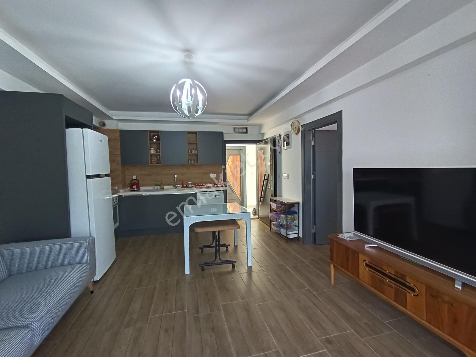 Havuzlu, Eşyalı, Katlamalı Cam Balkonlu, 57 M2 Satılık 1+1 Daire - Görsel 24
