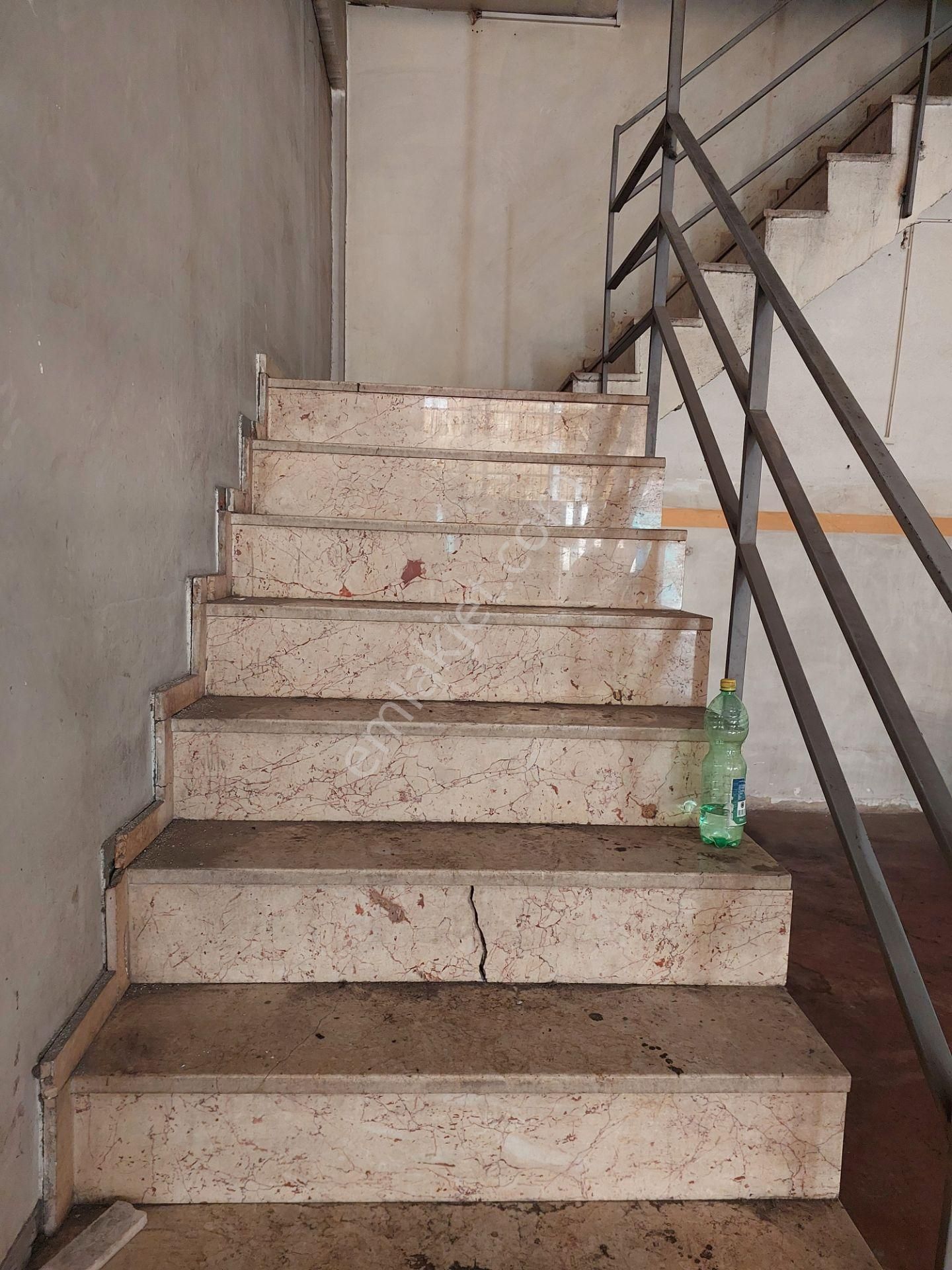 Otosansit Sanayi Sitesi 9-blokta Kiralık 3-bişik 432m2 Köşe Dükkan - Görsel 9