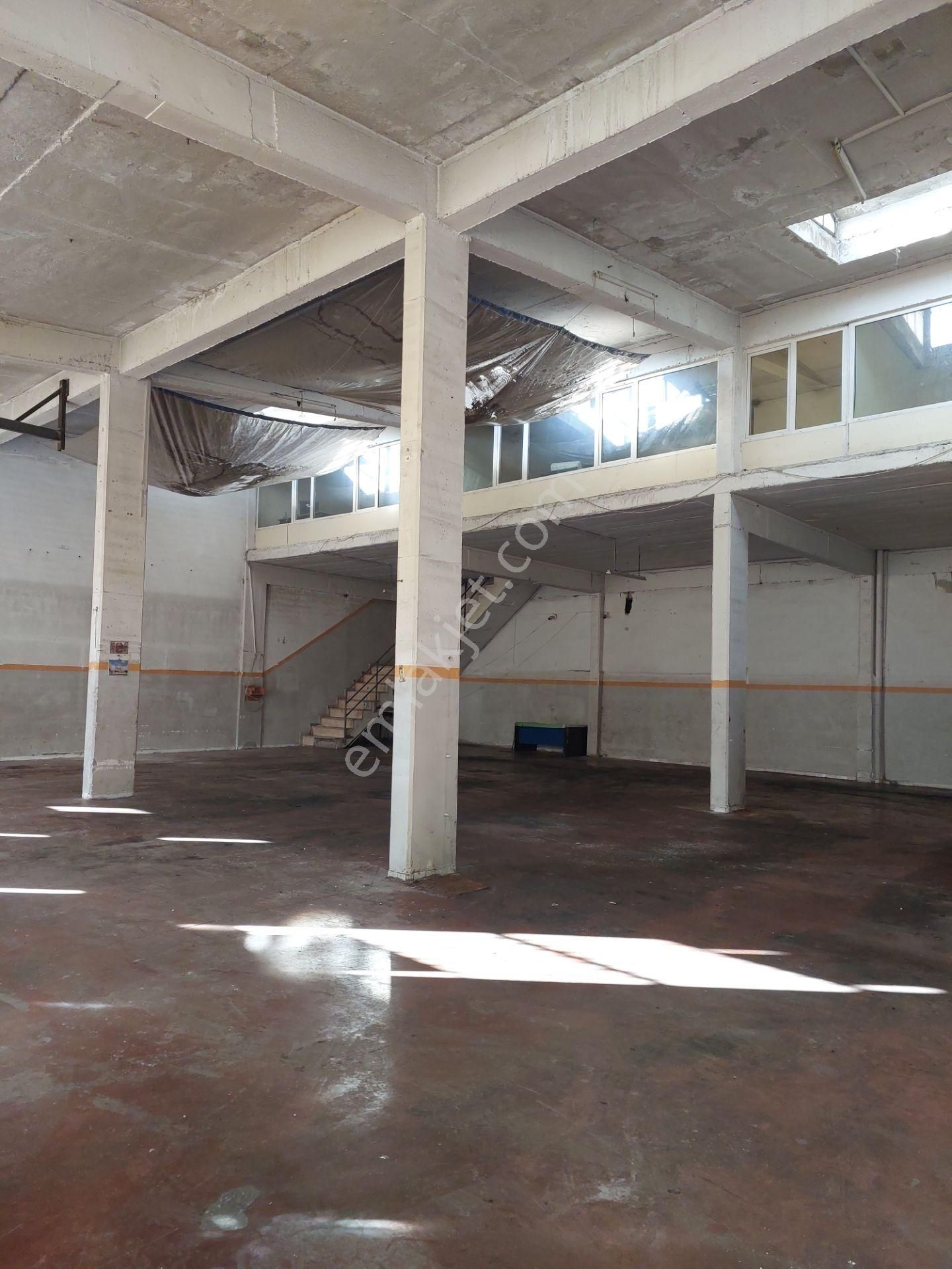 Otosansit Sanayi Sitesi 9-blokta Kiralık 3-bişik 432m2 Köşe Dükkan - Görsel 4