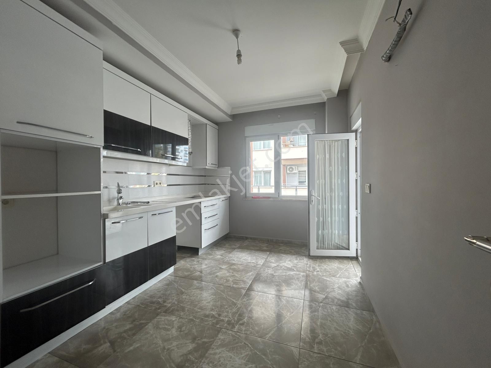 Alanya Çıplaklı'da Kiralık Site İçinde Ayrı Mutfaklı 2+1 Daire