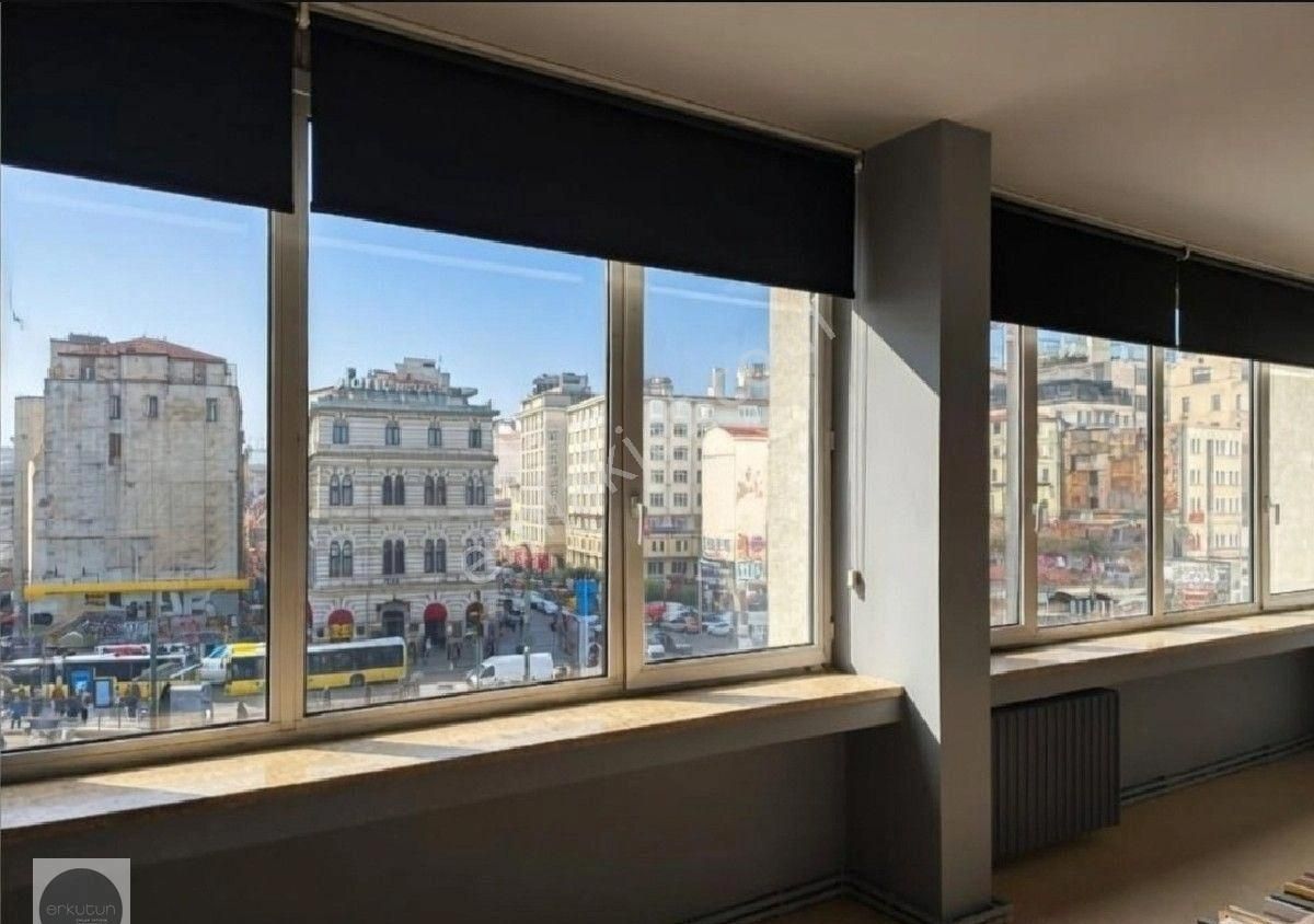 Erkutun'dan, Karaköy Meydanı'nın İmza Binasında Kiralık İş Yeri Fırsatı