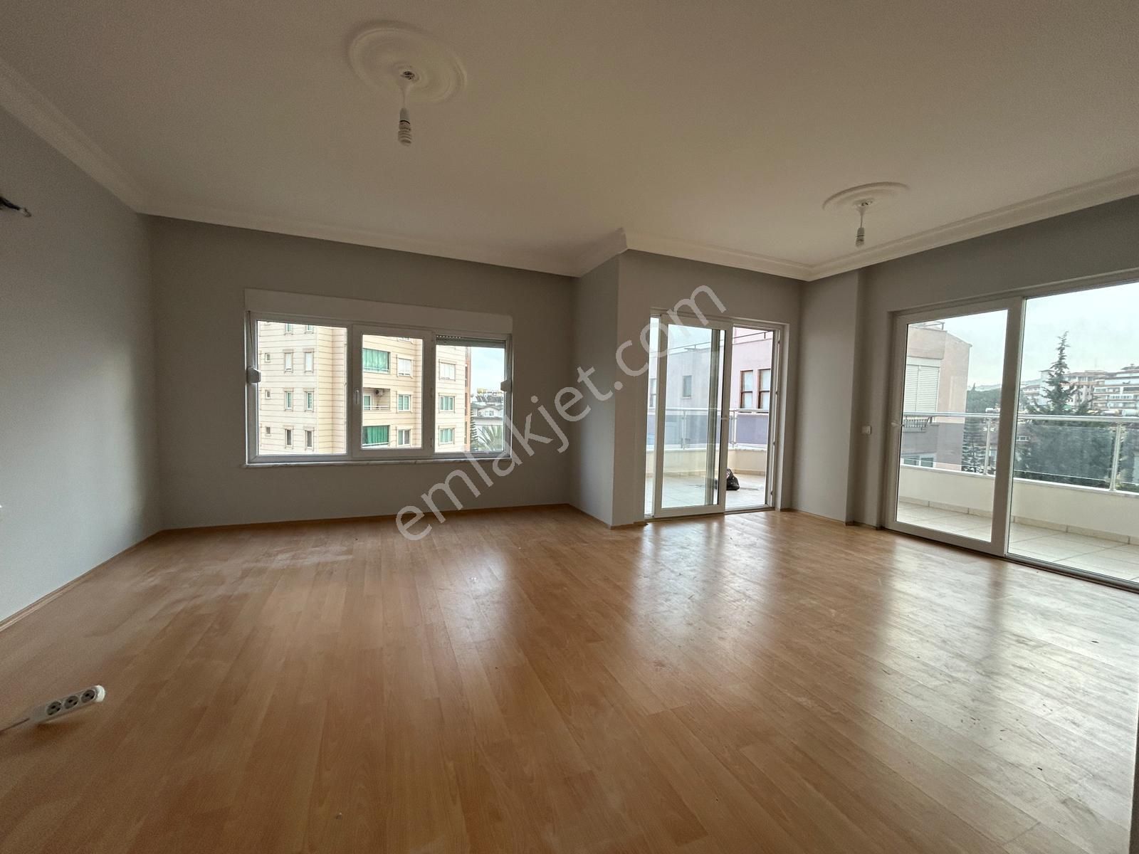 Alanya Cikcilli'de Site İçerisinde Ayrı Mutfak 2+1 Kiralık Daire