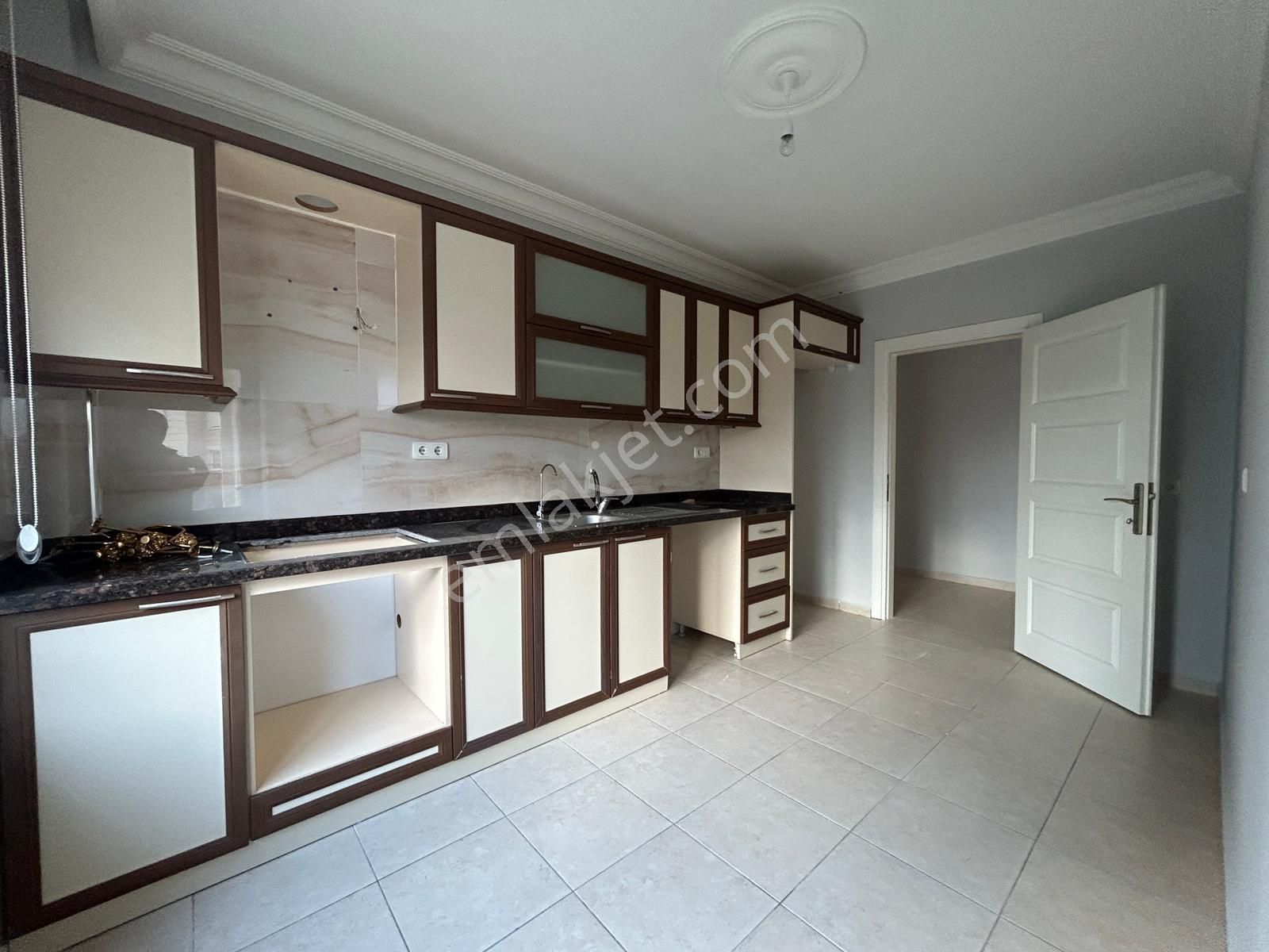Alanya Cikcilli'de Site İçerisinde Ayrı Mutfak 2+1 Kiralık Daire - Görsel 2