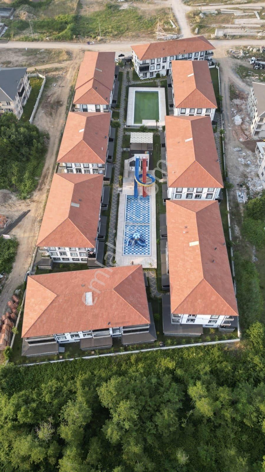 Karasu’da Tam Donanımlı Havuzlu Site İçi Aqua Parklı 2+1 Kombi Petekli Cam Balkonlu Satılık Daire - Görsel 23