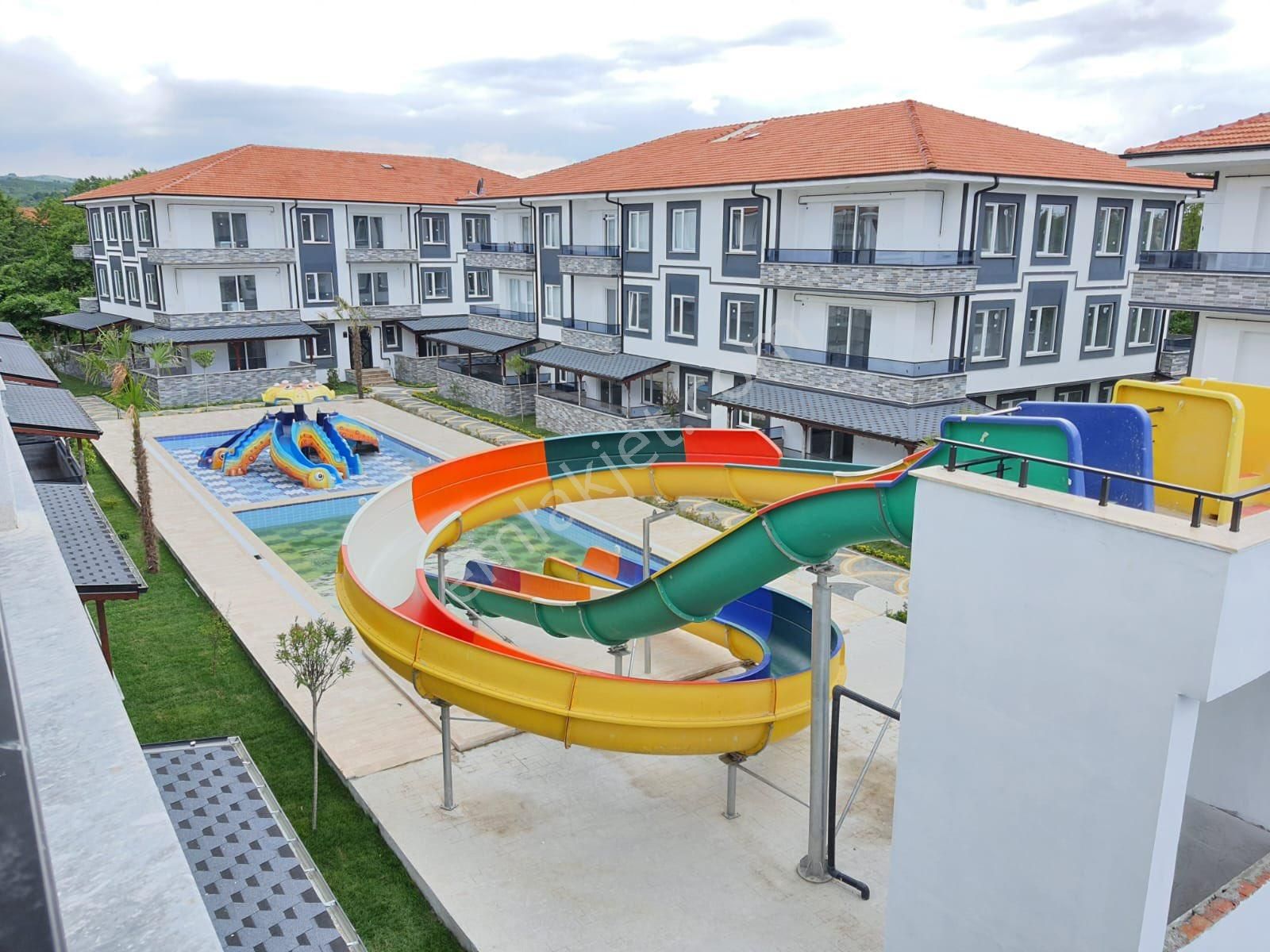 Karasu’da Tam Donanımlı Havuzlu Site İçi Aqua Parklı 2+1 Kombi Petekli Cam Balkonlu Satılık Daire - Görsel 3