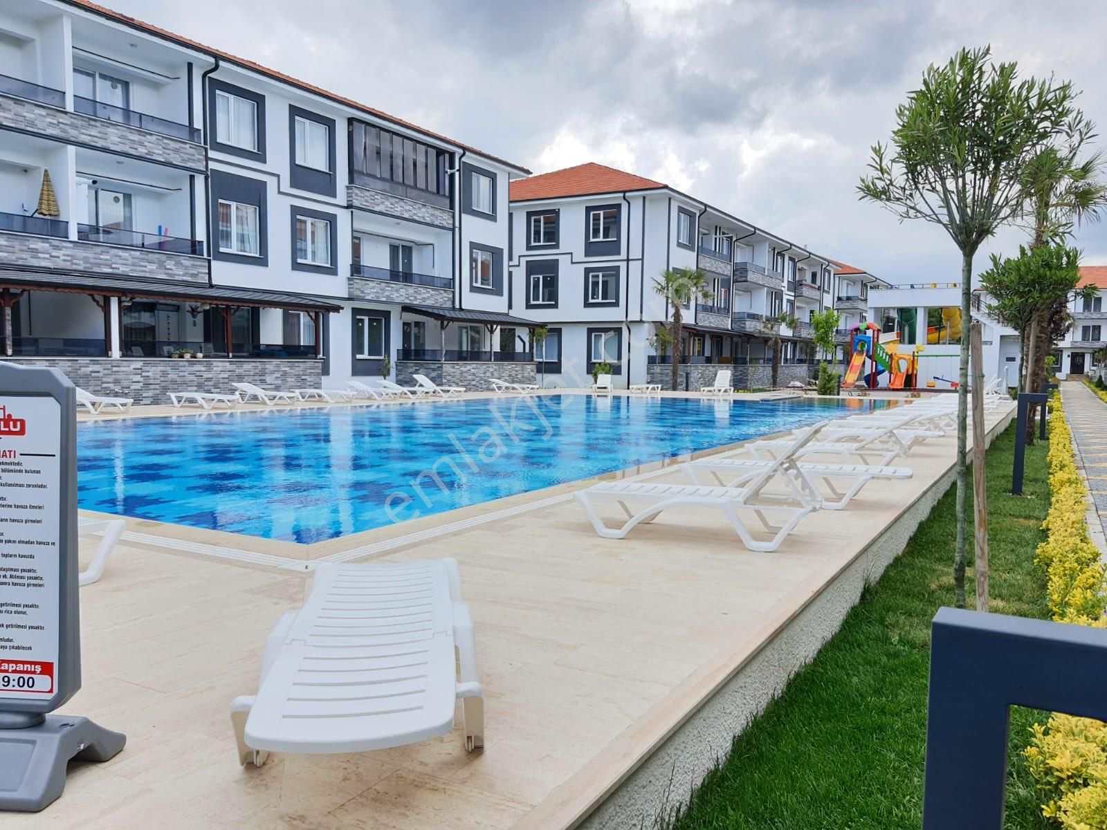 Karasu’da Tam Donanımlı Havuzlu Site İçi Aqua Parklı 2+1 Kombi Petekli Cam Balkonlu Satılık Daire - Görsel 25
