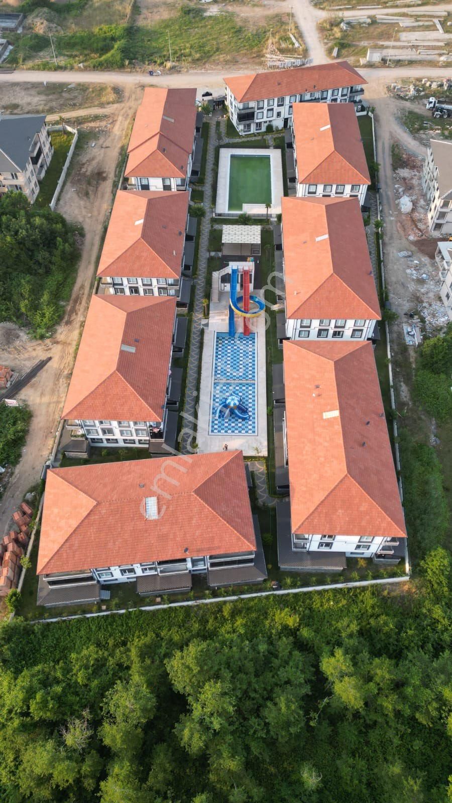 Karasu’da Tam Donanımlı Havuzlu Site İçi Aqua Parklı 2+1 Kombi Petekli Cam Balkonlu Satılık Daire - Görsel 20