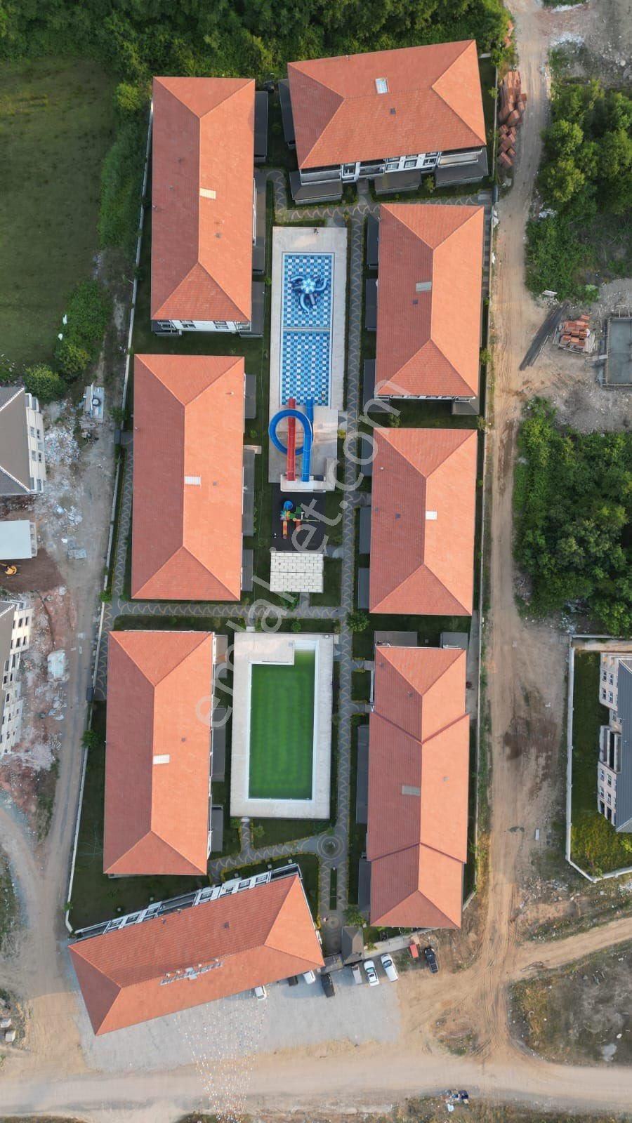 Karasu’da Tam Donanımlı Havuzlu Site İçi Aqua Parklı 2+1 Kombi Petekli Cam Balkonlu Satılık Daire - Görsel 22