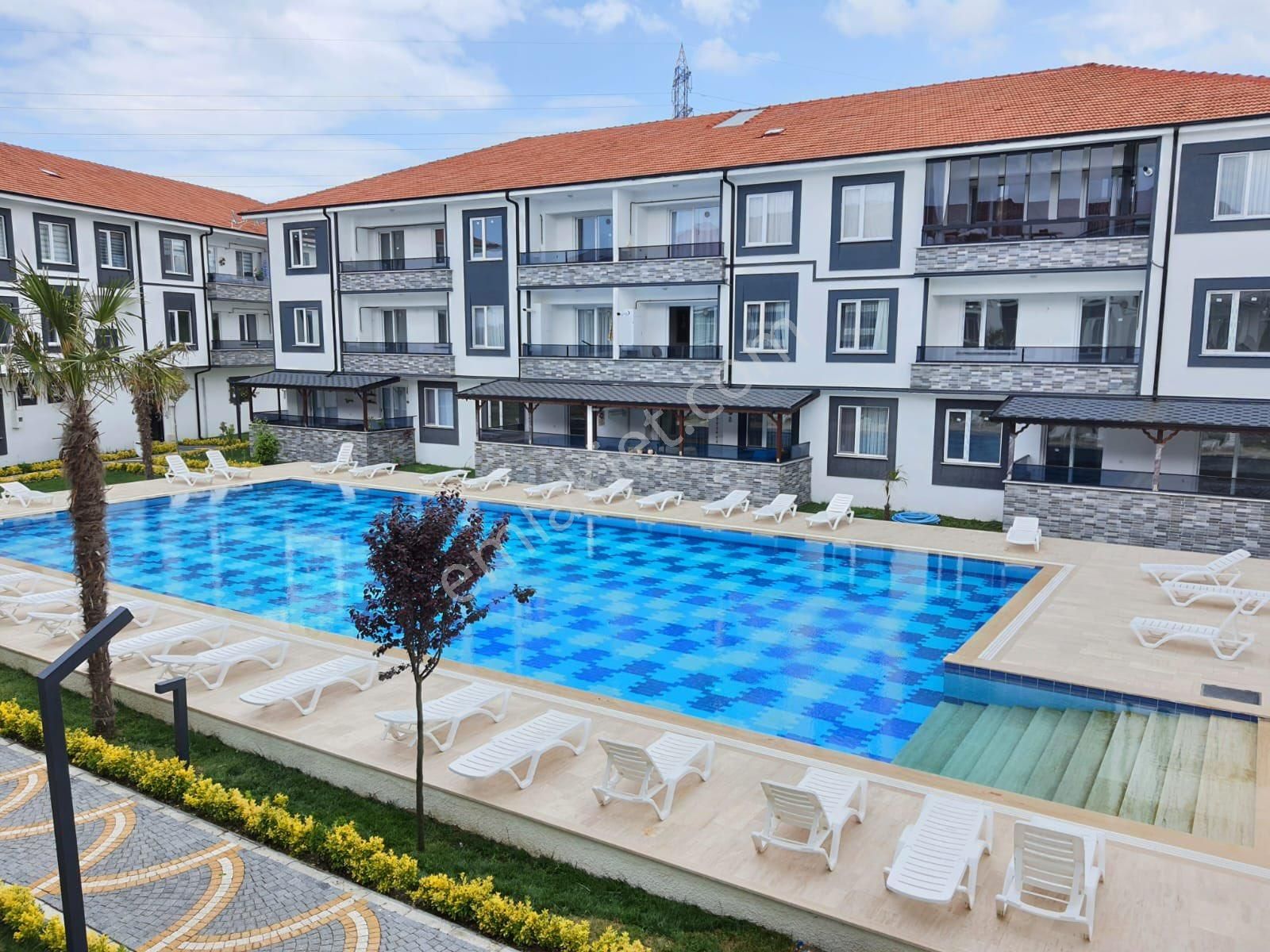 Karasu’da Tam Donanımlı Havuzlu Site İçi Aqua Parklı 2+1 Kombi Petekli Cam Balkonlu Satılık Daire - Görsel 2