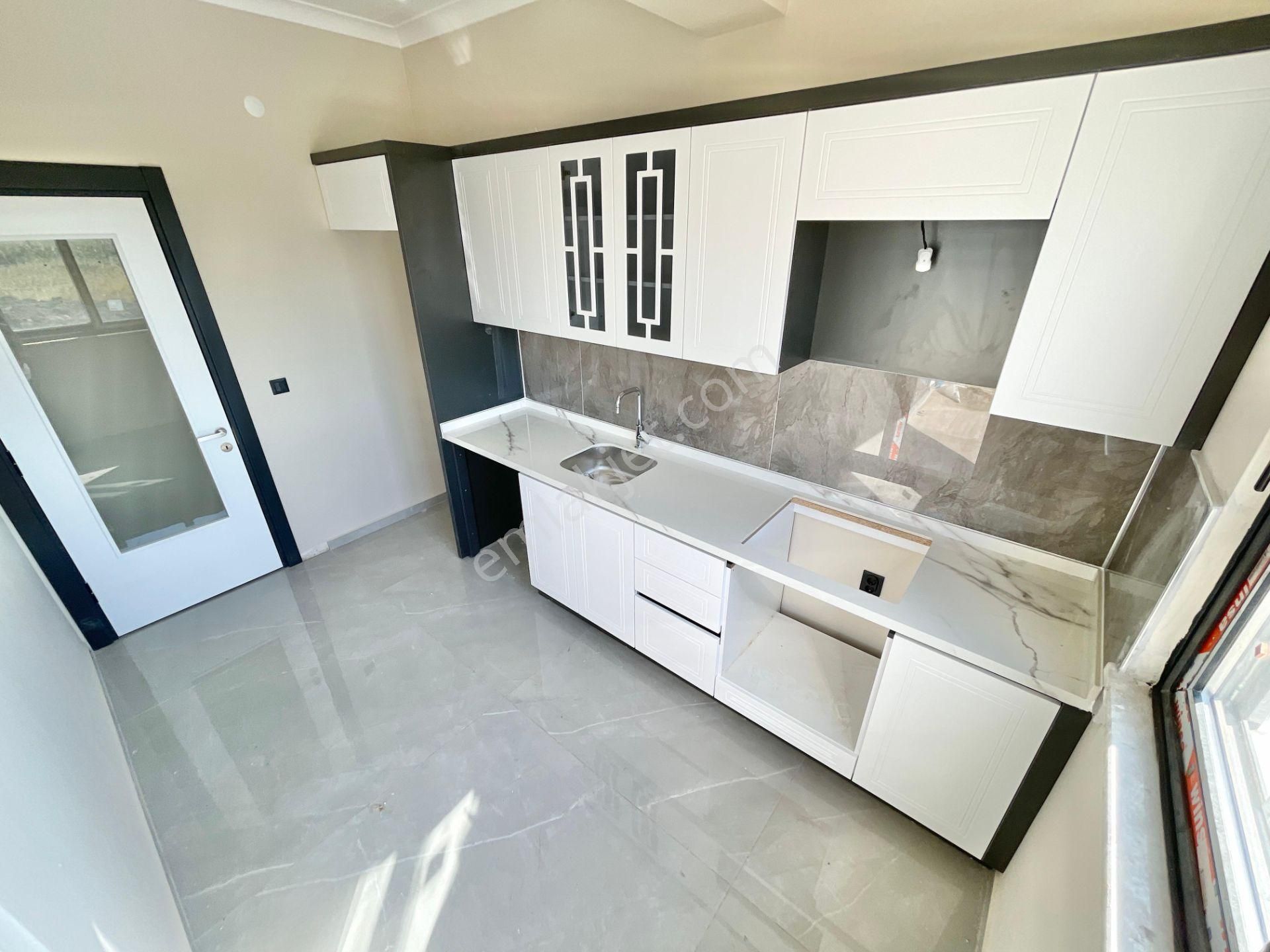 Berkay Demirel'den Altınkumda Ayrı Mutfak Ön Cephe 2+1 Daire