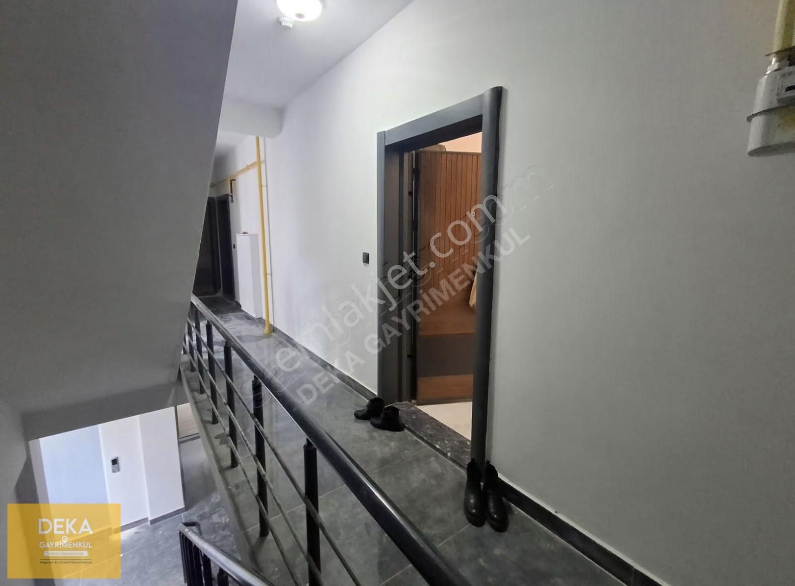 Deka Gayrimenkul'den Körfez'de Eşyalı Cam Balkonlu Kombili 1+1 - Görsel 9