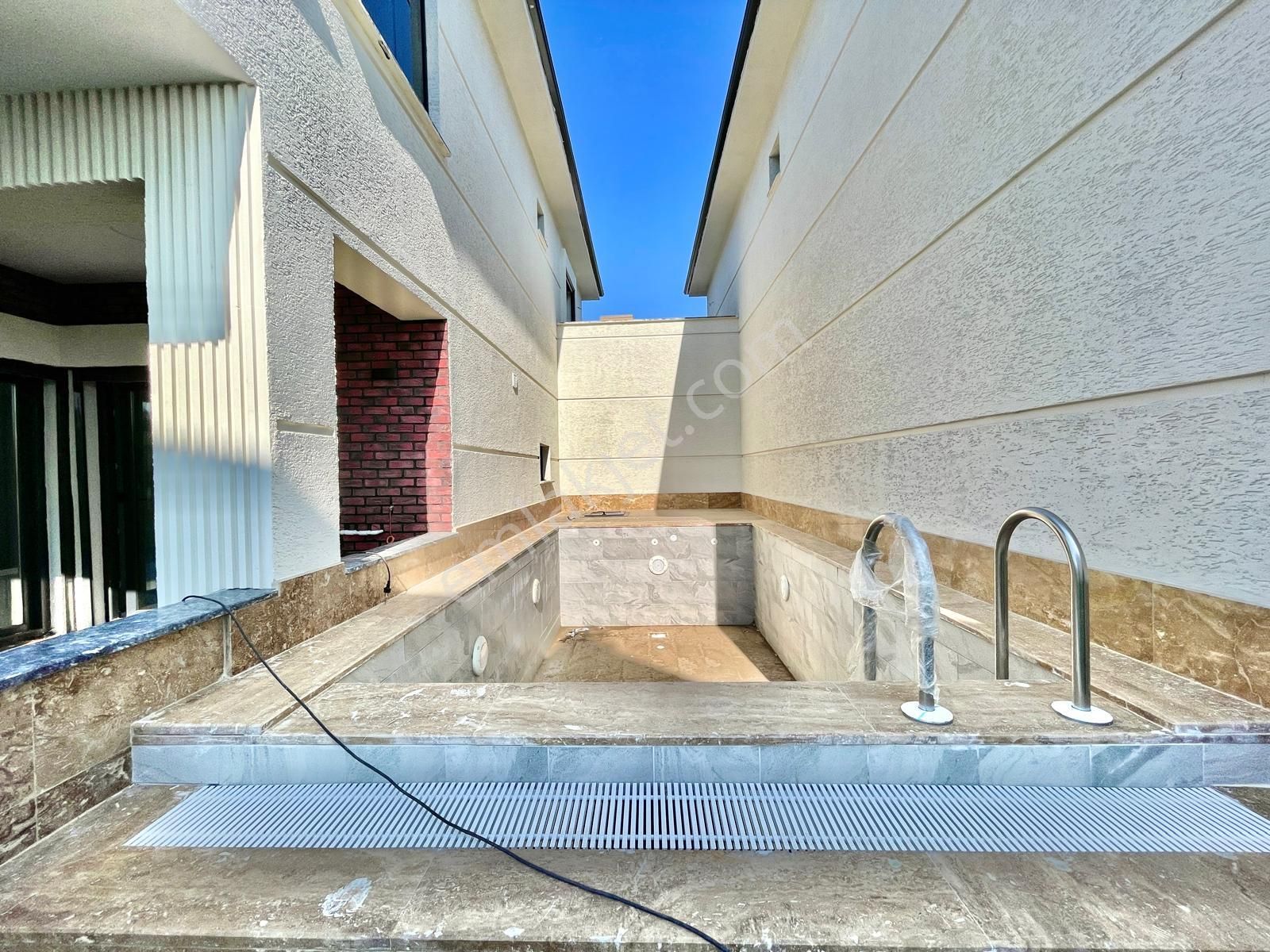 Berkay Demirel'den Göz Alıcı Manzaraya Sahip Sıfır 4+1 Villa - Görsel 10