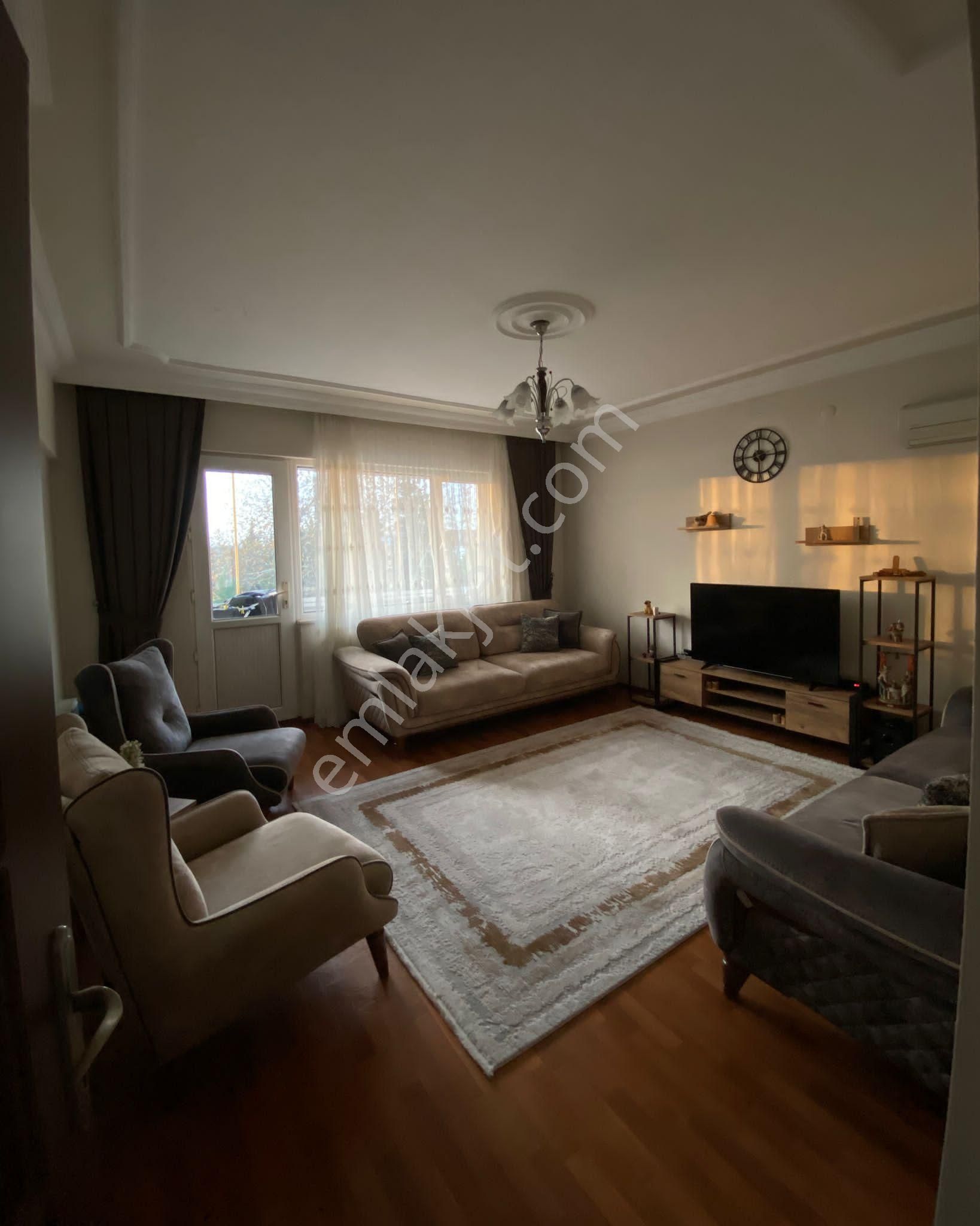 Akyazı Ömercikler'de Satılık 3+1 Daire Merkezde