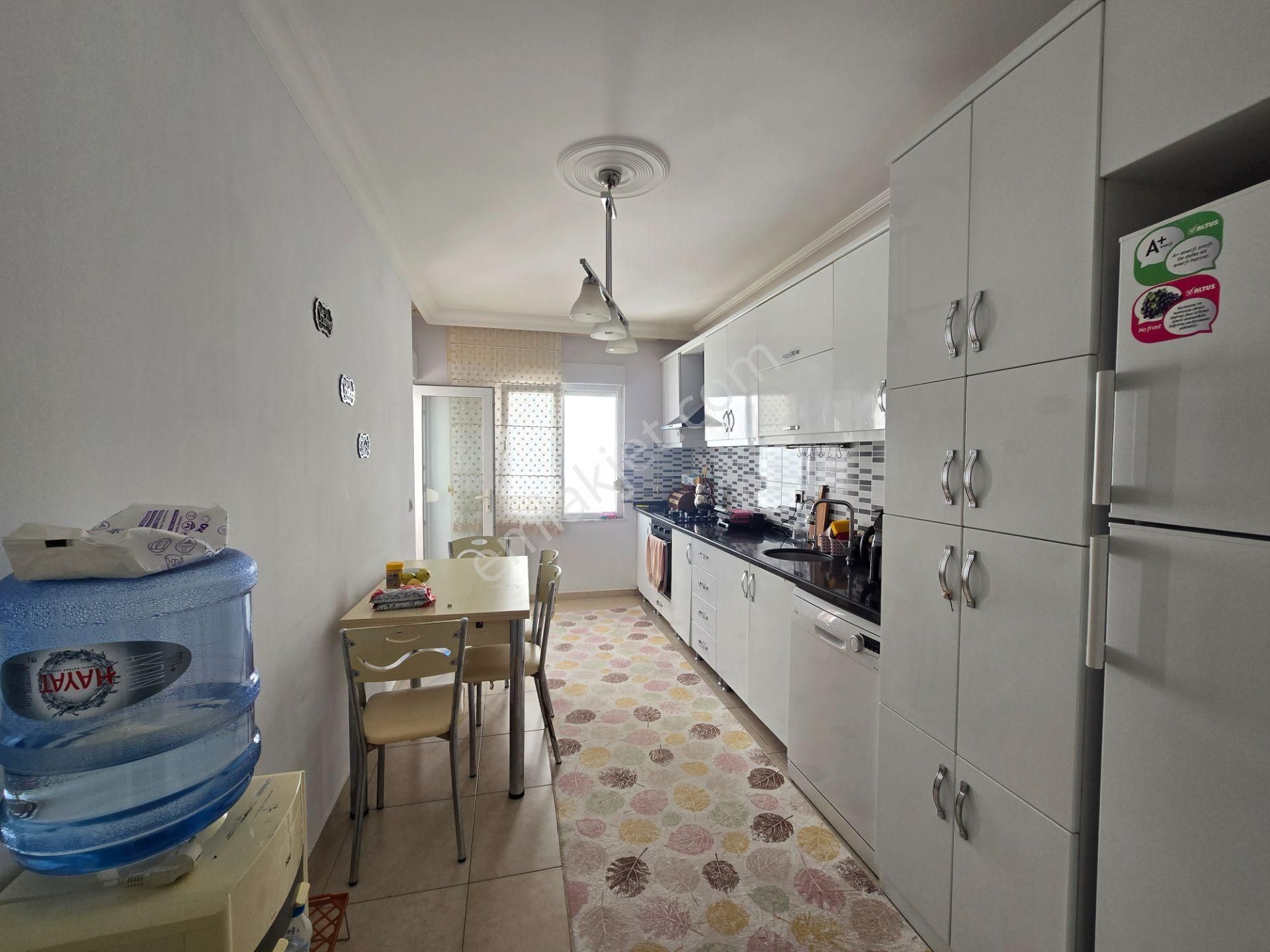 Barbaros Cad.eşyalı Denize 50 M. 3+1 Ayrı Mutfak Havuzlu