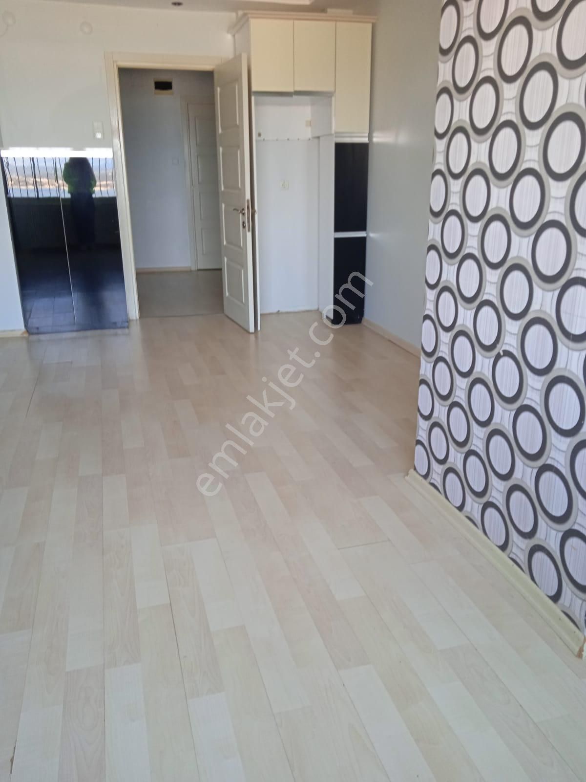 Adana Çukurovada Güzelyalı Göl Manzaralı Doğalgazlı Kombili 3+1 Kiralık Fırsat Daire - Görsel 24