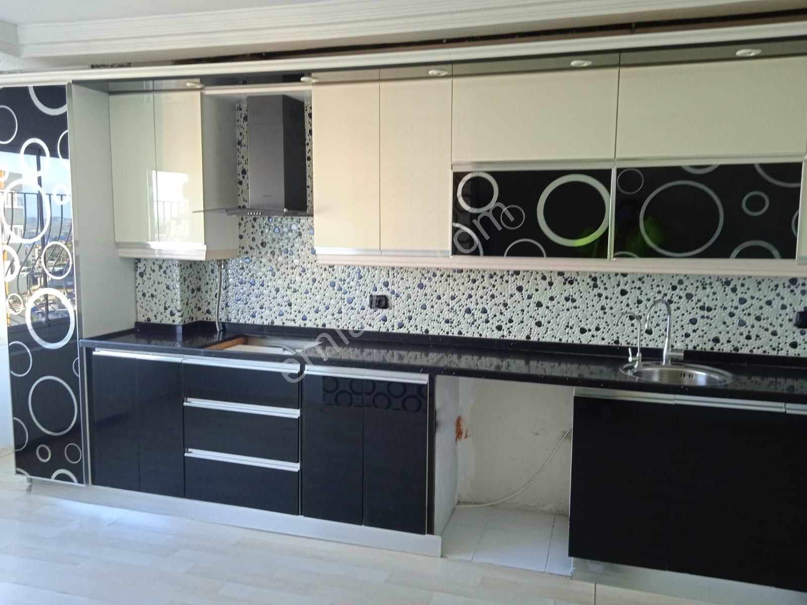 Adana Çukurovada Güzelyalı Göl Manzaralı Doğalgazlı Kombili 3+1 Kiralık Fırsat Daire - Görsel 2
