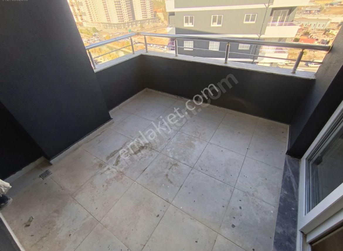 Adana Yüreğirde E5 Üzerinde Yeşil Vadide Polis Okuluna Yakın Kapalı Mutfak 2+1 Fırsat Daire - Görsel 2