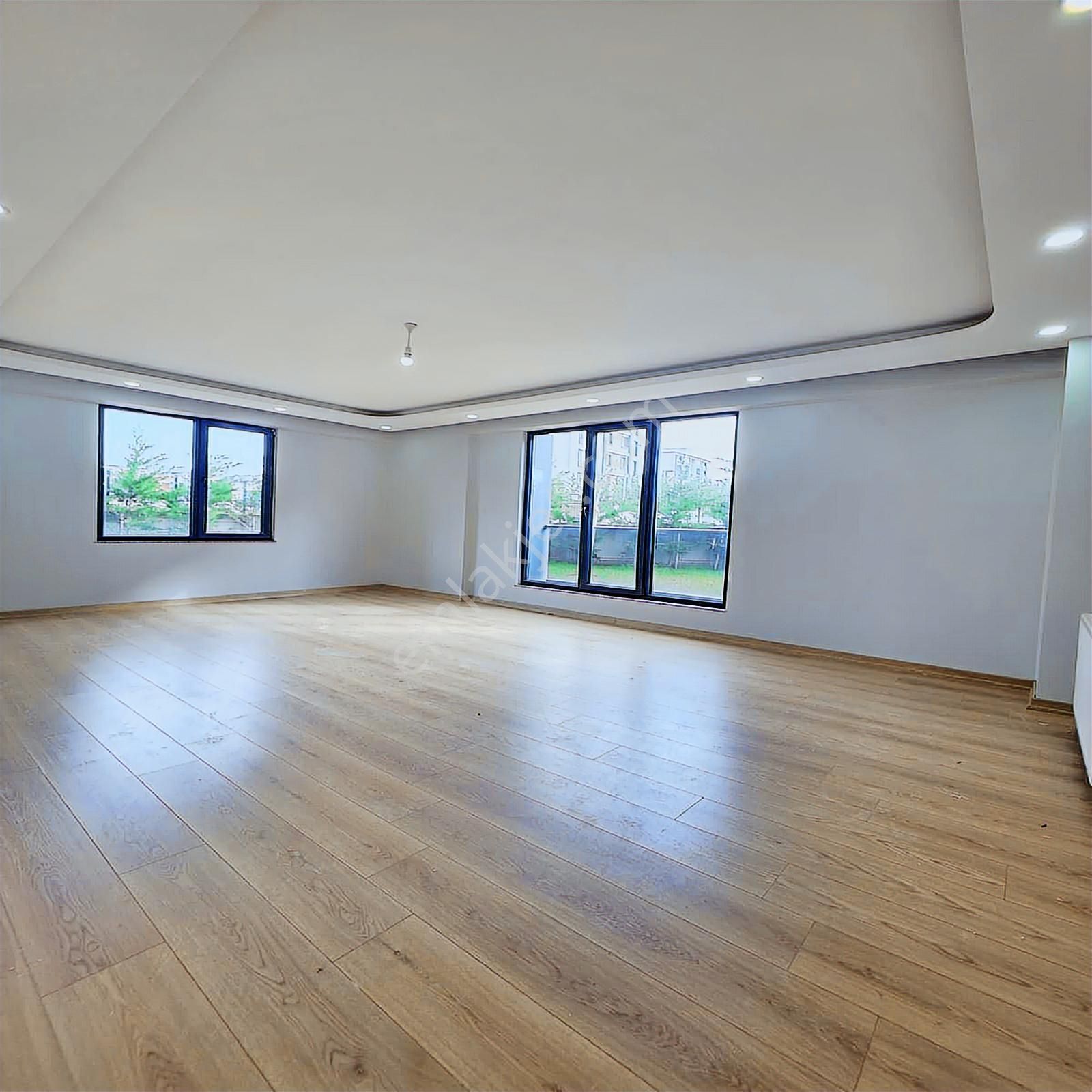 Çerkzköy Tepe Bölgesi Site İçi 3+1 Lüks Bahçe Kat Villa Tadında - Görsel 5