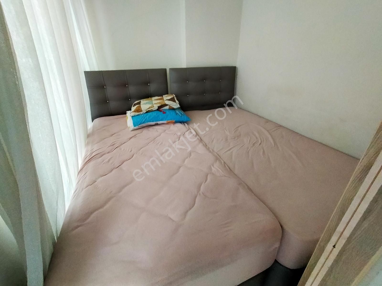 Aile Apartında Akkonakda 50m2 2+1 Eşyalı Balkonlu Kiralık Daire - Görsel 3
