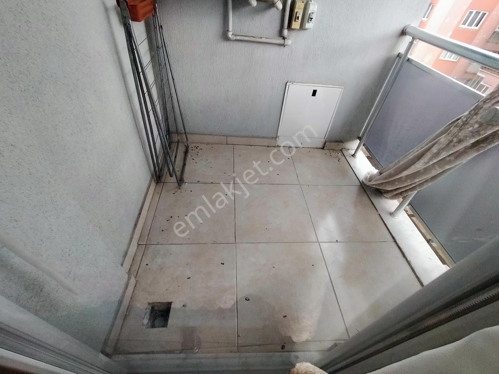 Aile Apartında Akkonakda 50m2 2+1 Eşyalı Balkonlu Kiralık Daire - Görsel 5