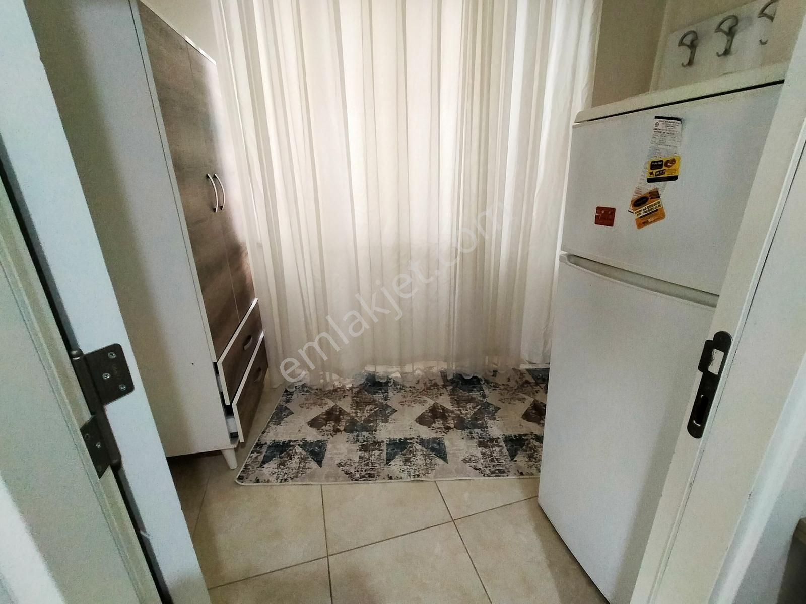 Aile Apartında Akkonakda 50m2 2+1 Eşyalı Balkonlu Kiralık Daire - Görsel 4